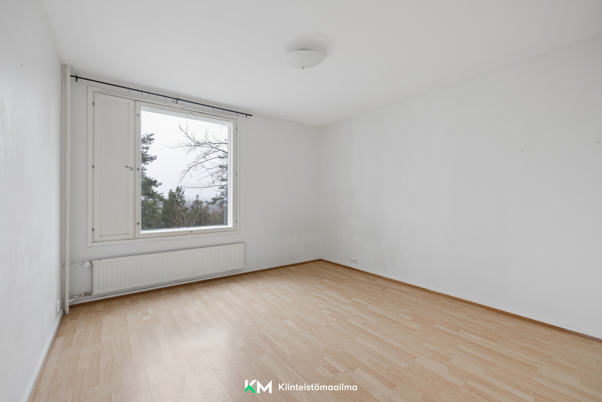 Suurempi makuuhuone (n. 14 m2)