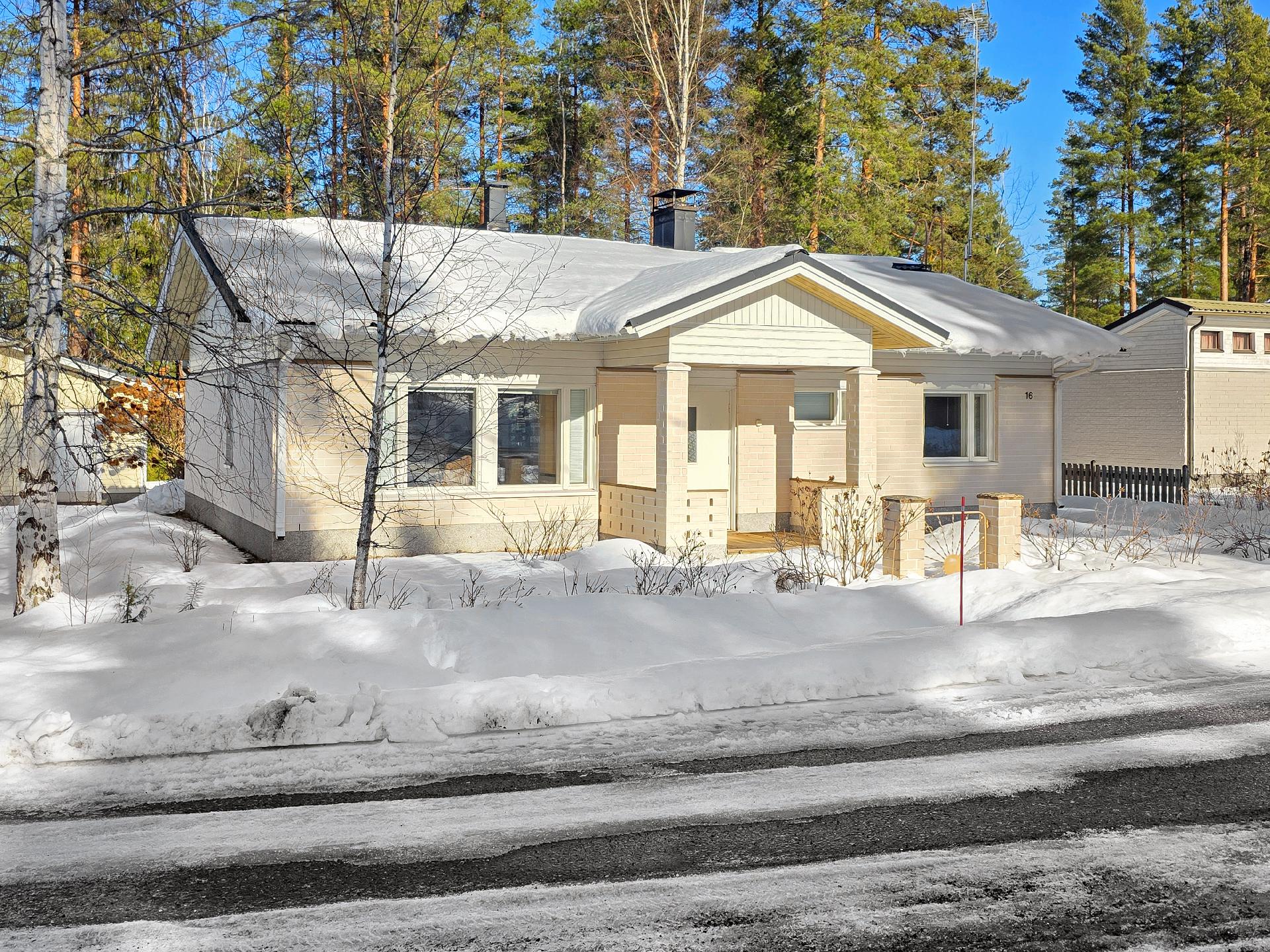 Matolahdentie 16, Jurvala, Luumäki