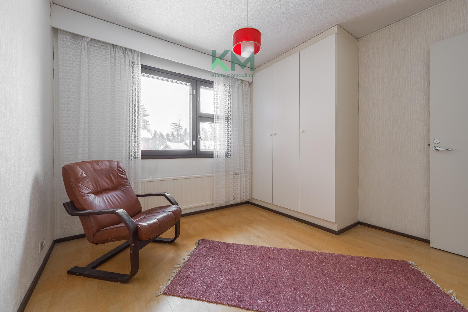 yläkerran makuuhuone