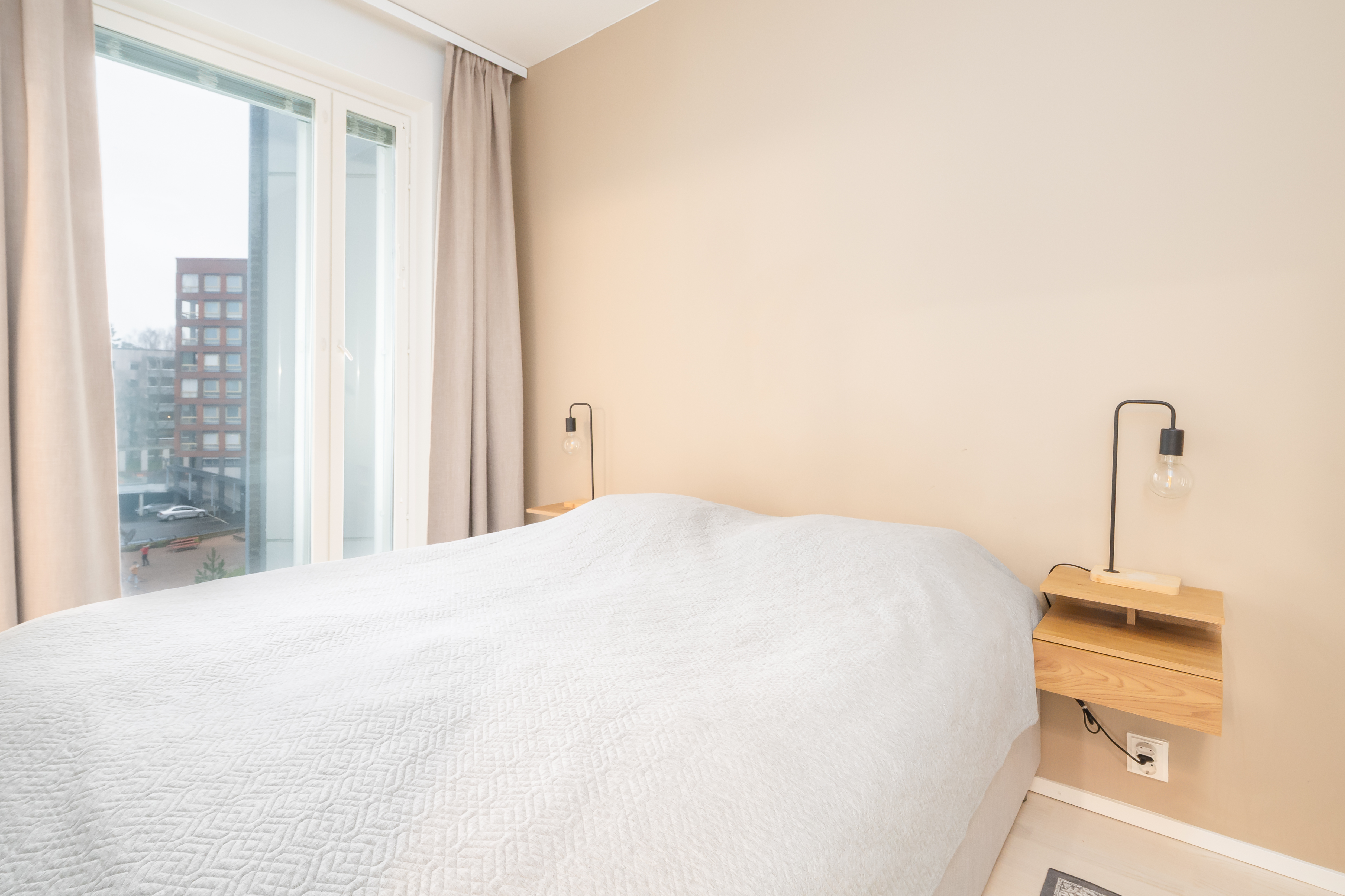 Makuuhuone 1, jonka yhteydessä vaatehuone