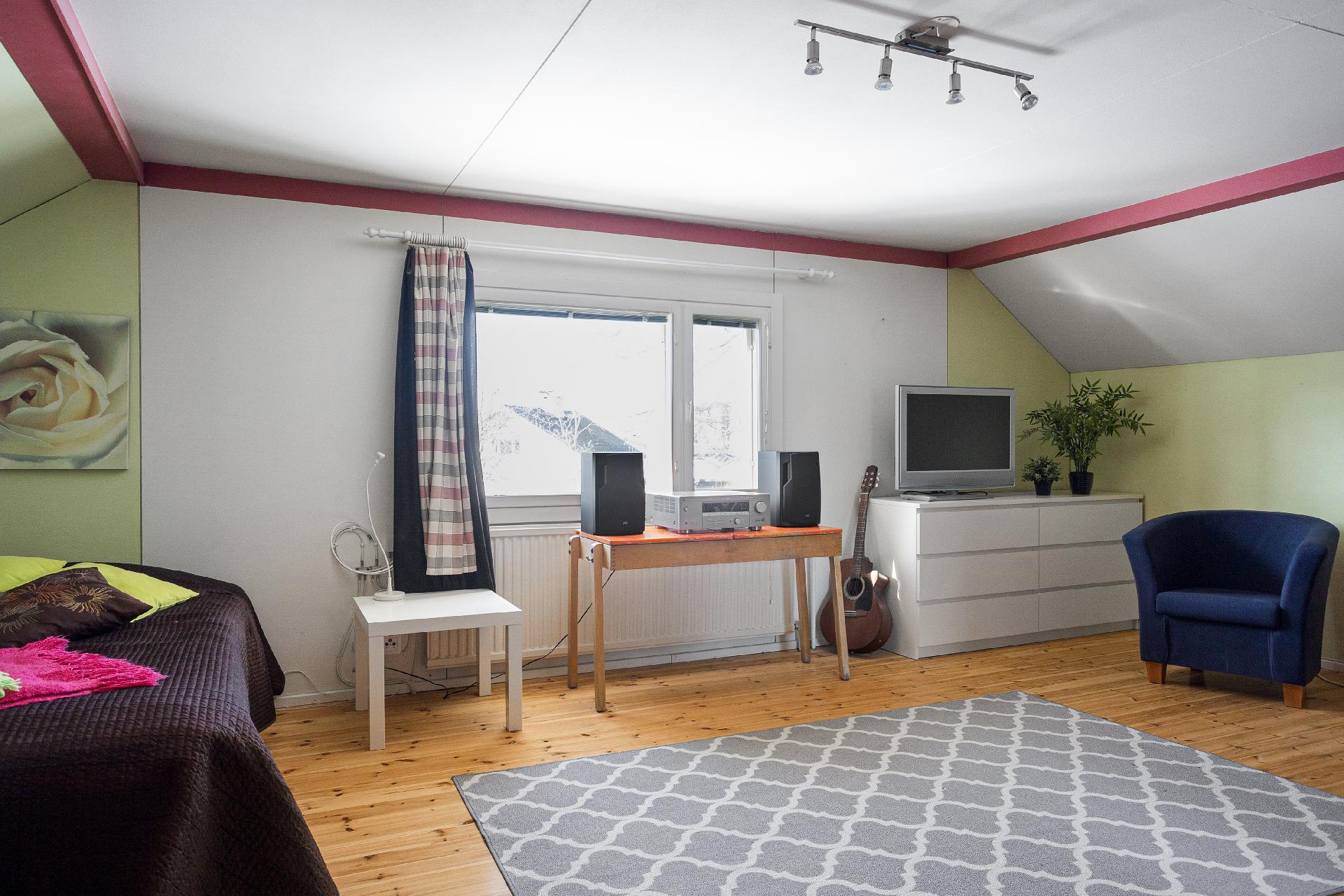 Yläkerran makuuhuone