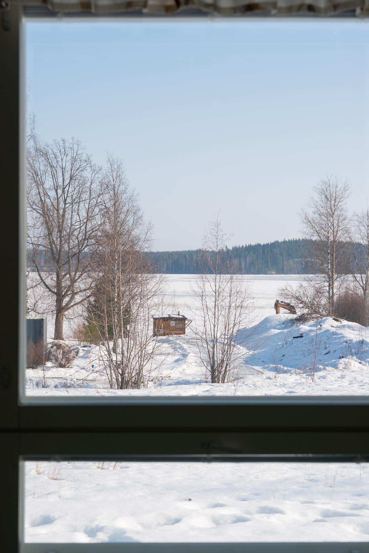 Ikkunasta näkymät Saraavedelle