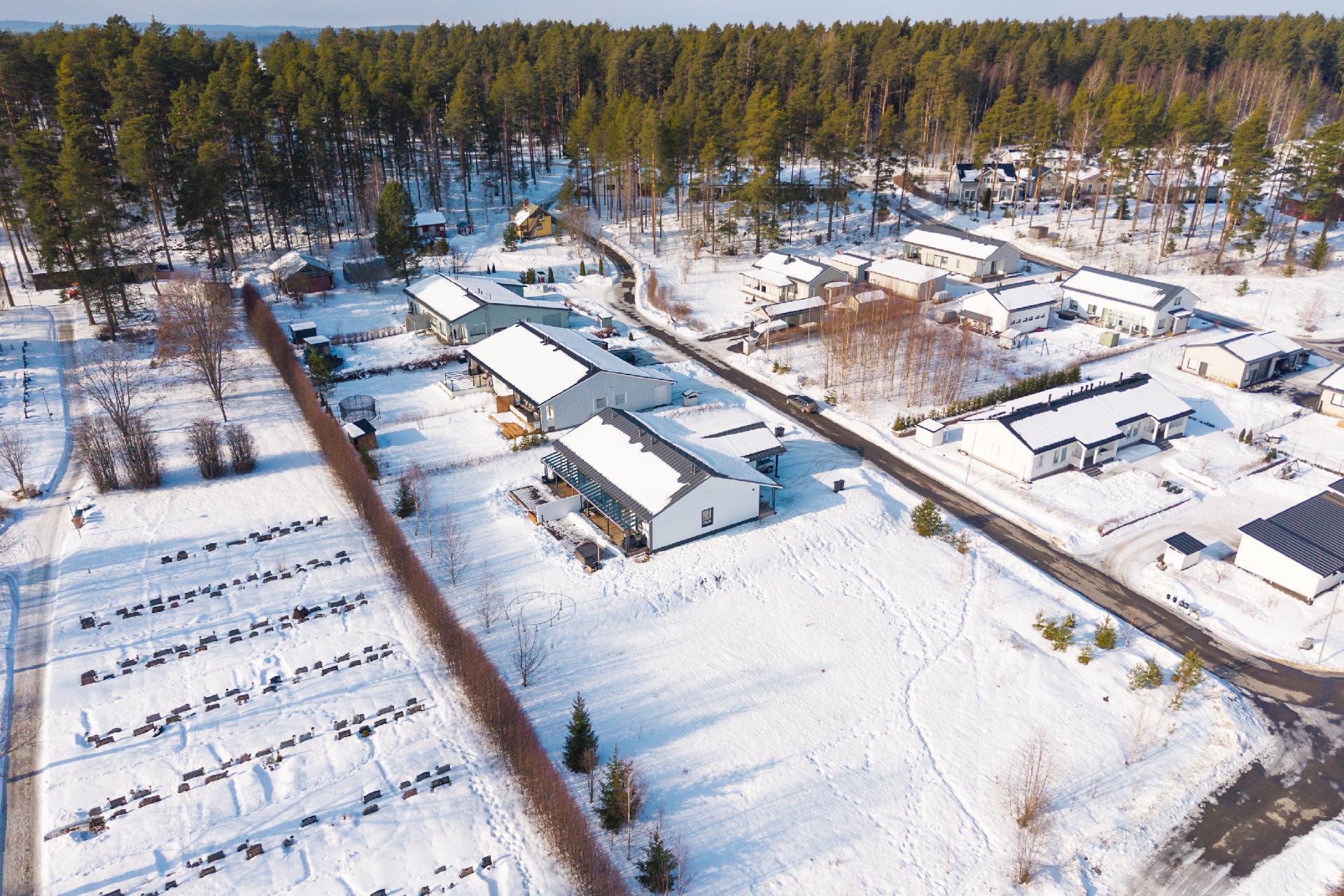 Pellosharjunkatu 13, Kylmäniemi, Laukaa