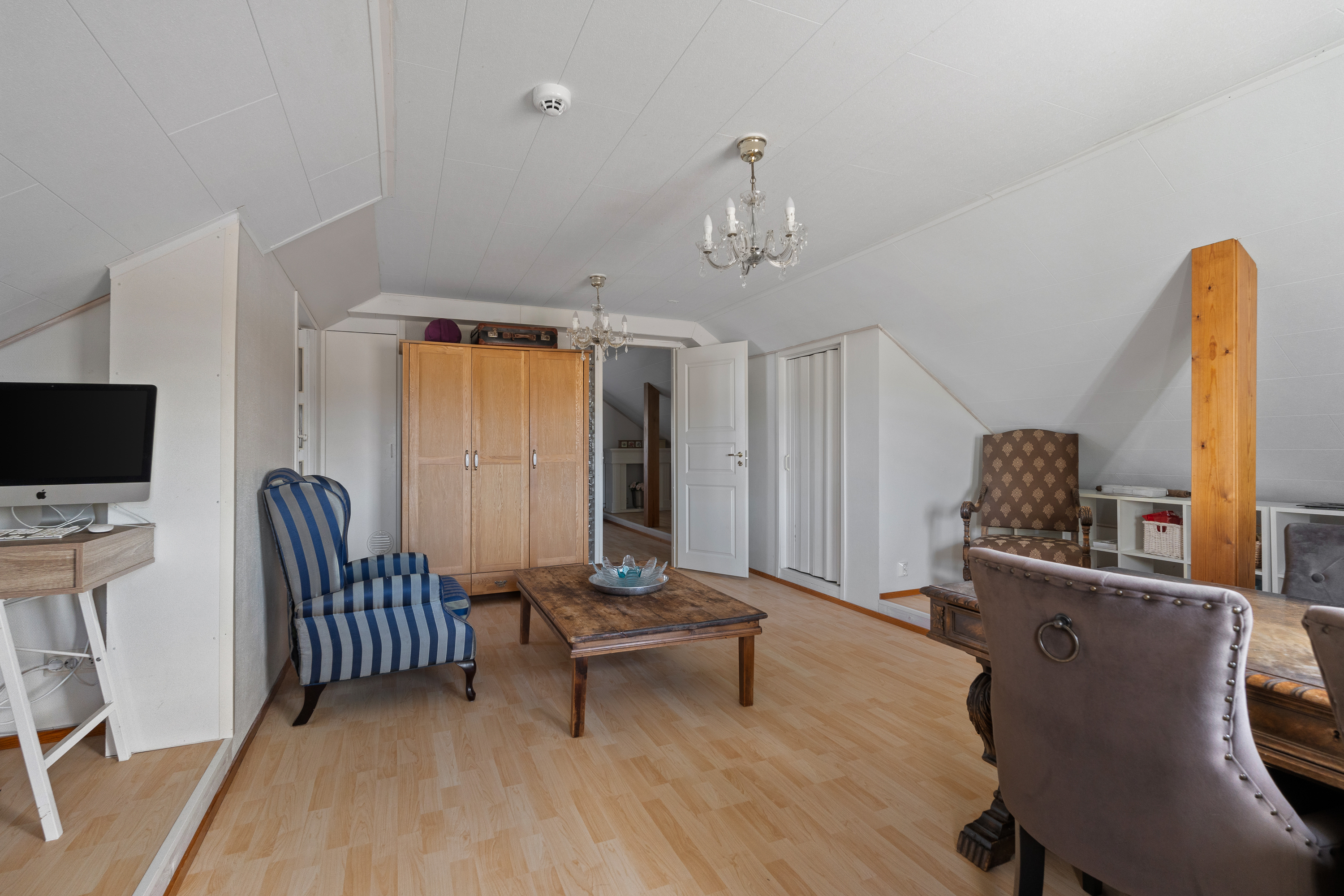 Yläkerran aulatila/huone