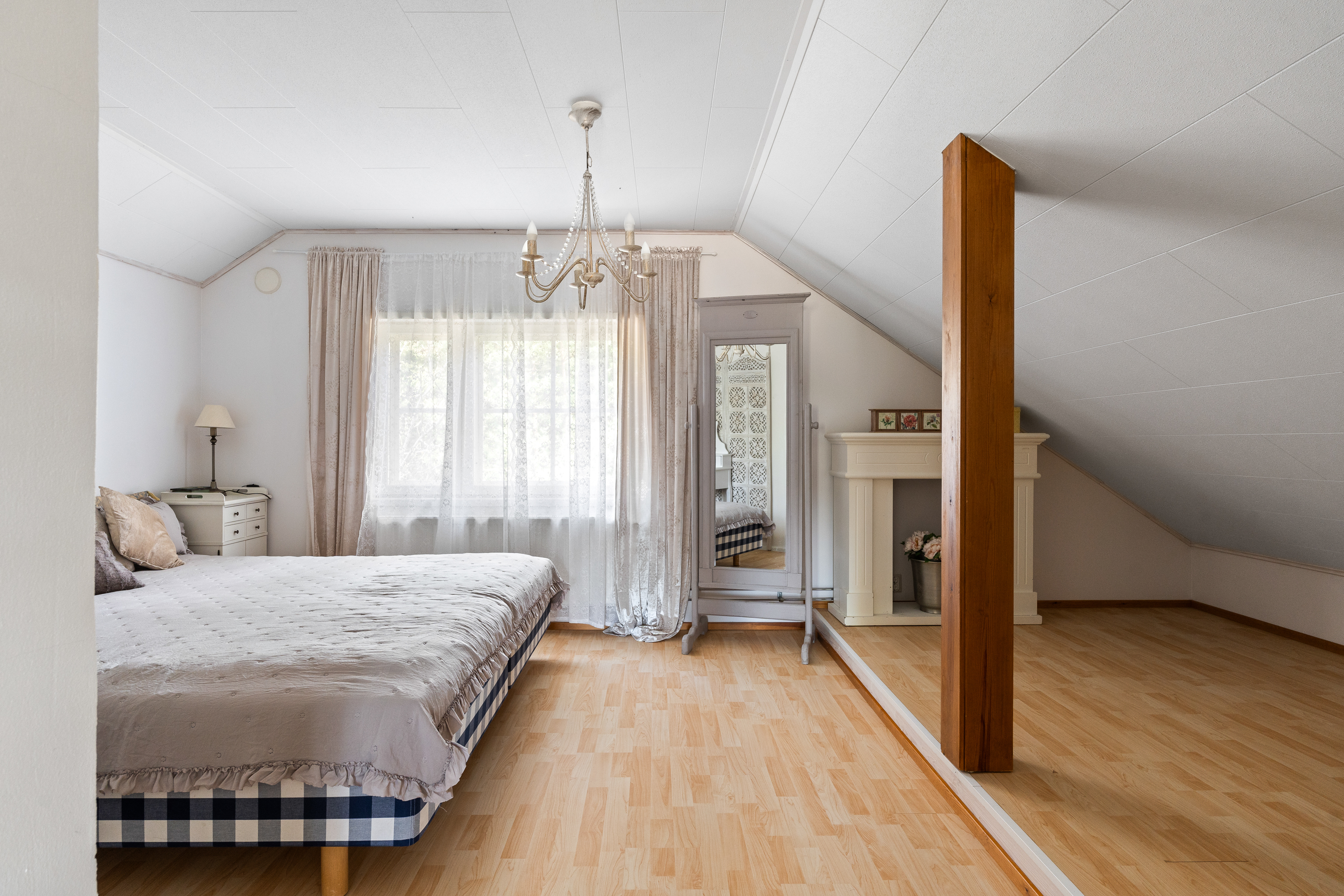 Yläkerran makuuhuone