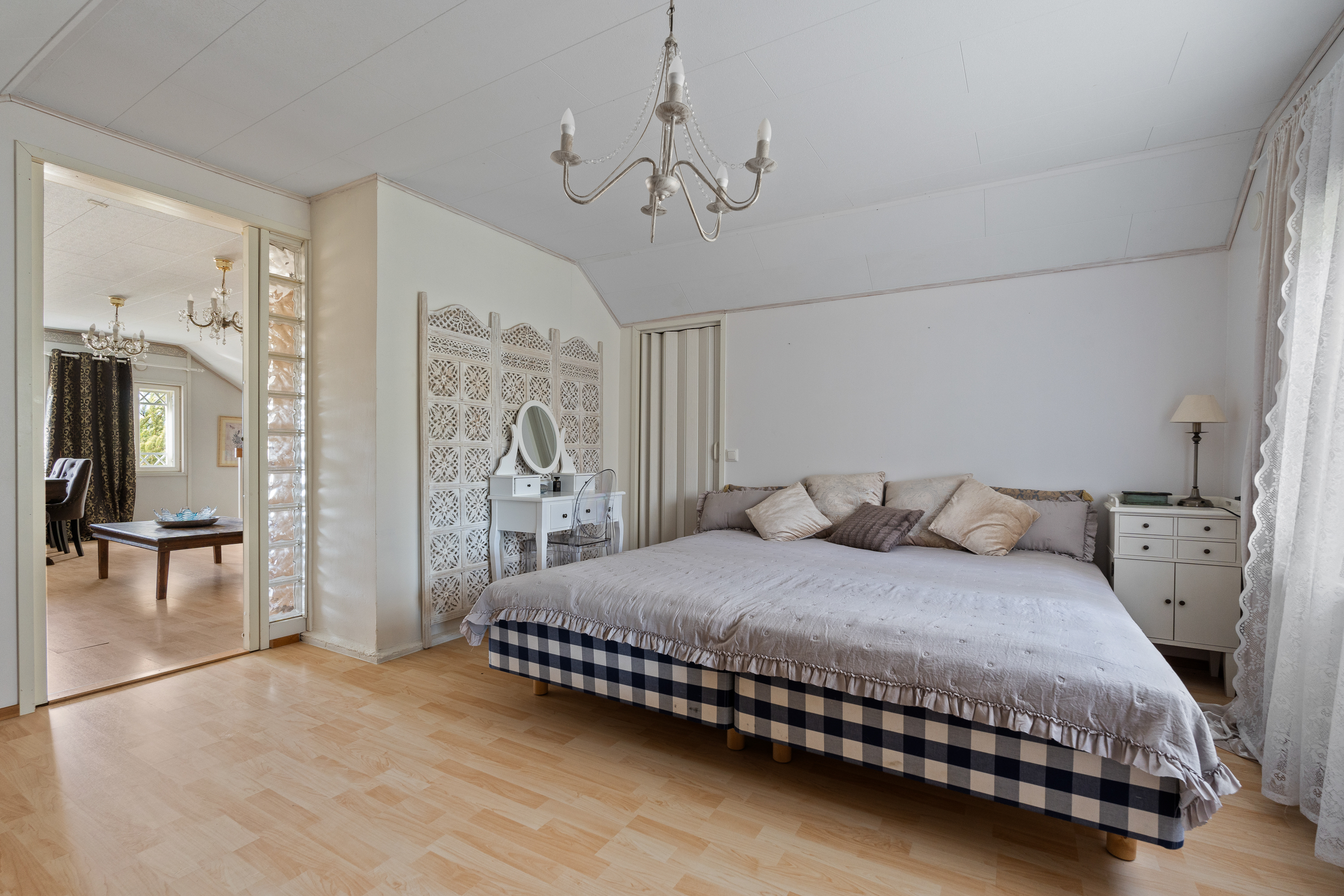 Yläkerran makuuhuone