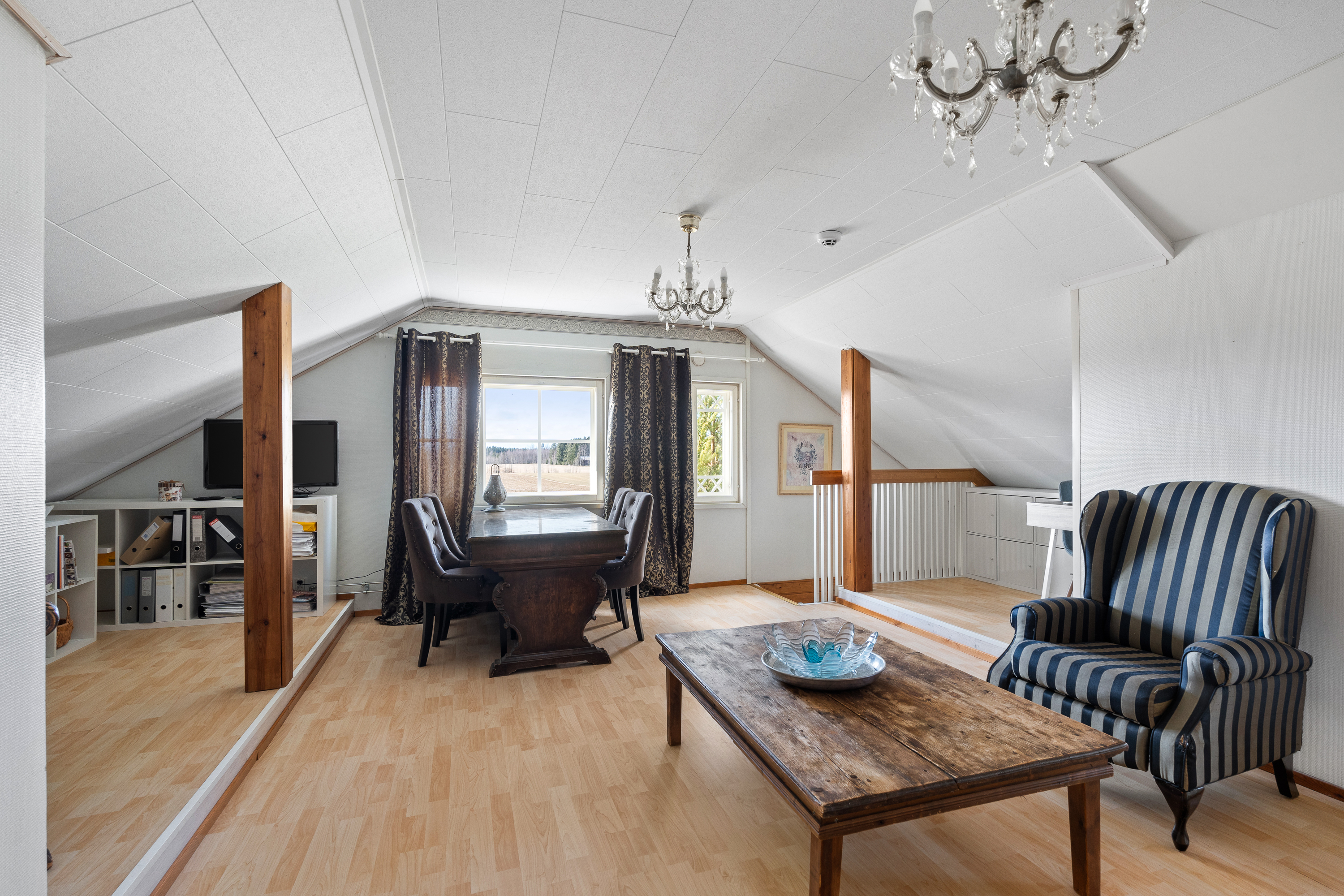 Yläkerran aulatila/huone