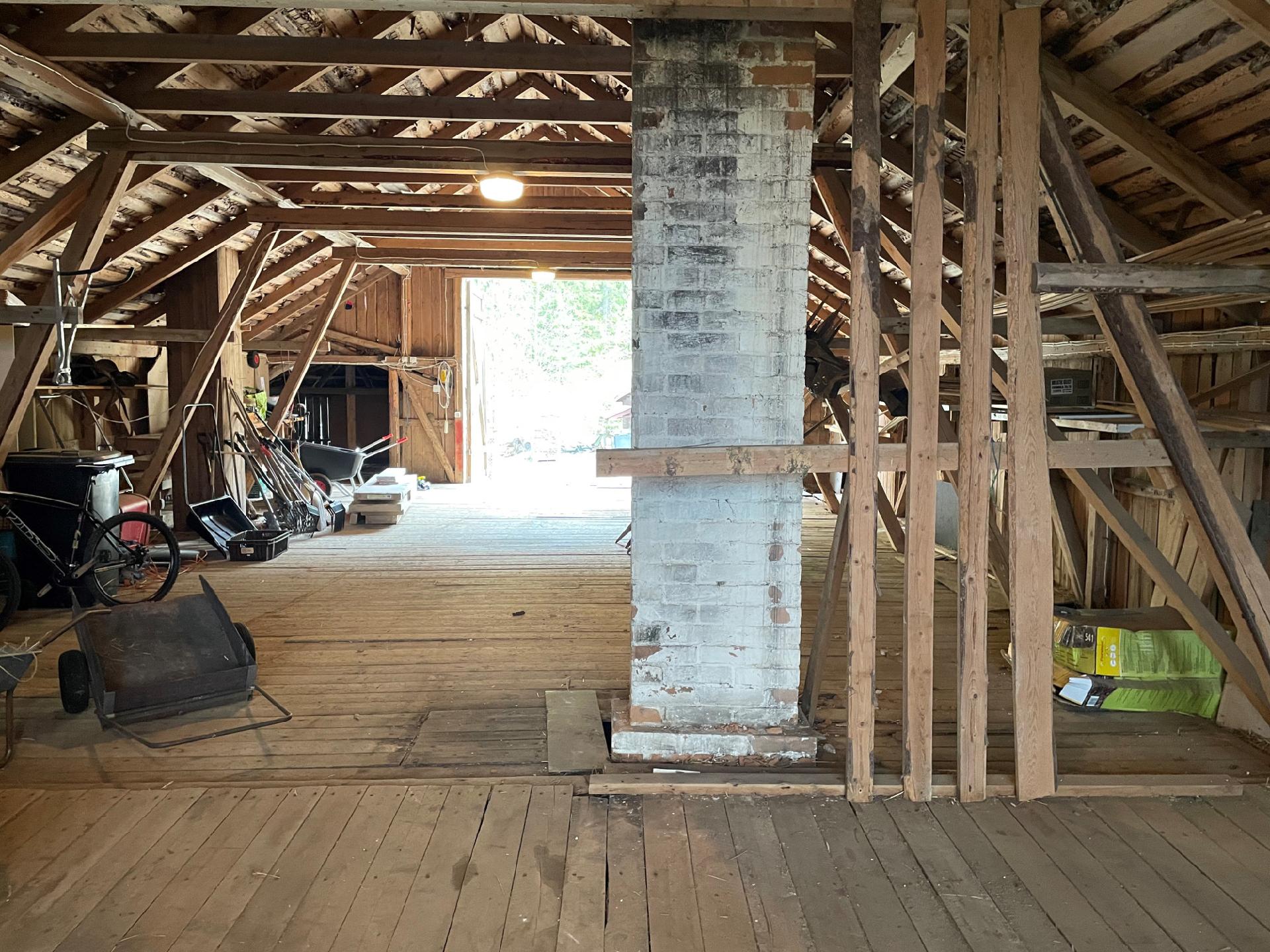 Täällä voi pitää vaikka latotanssit