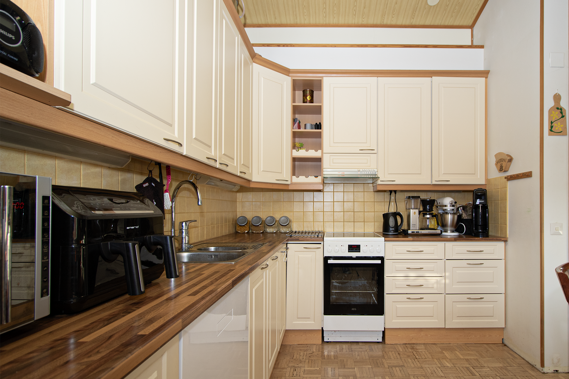 keittiössä reilusti säilytys t