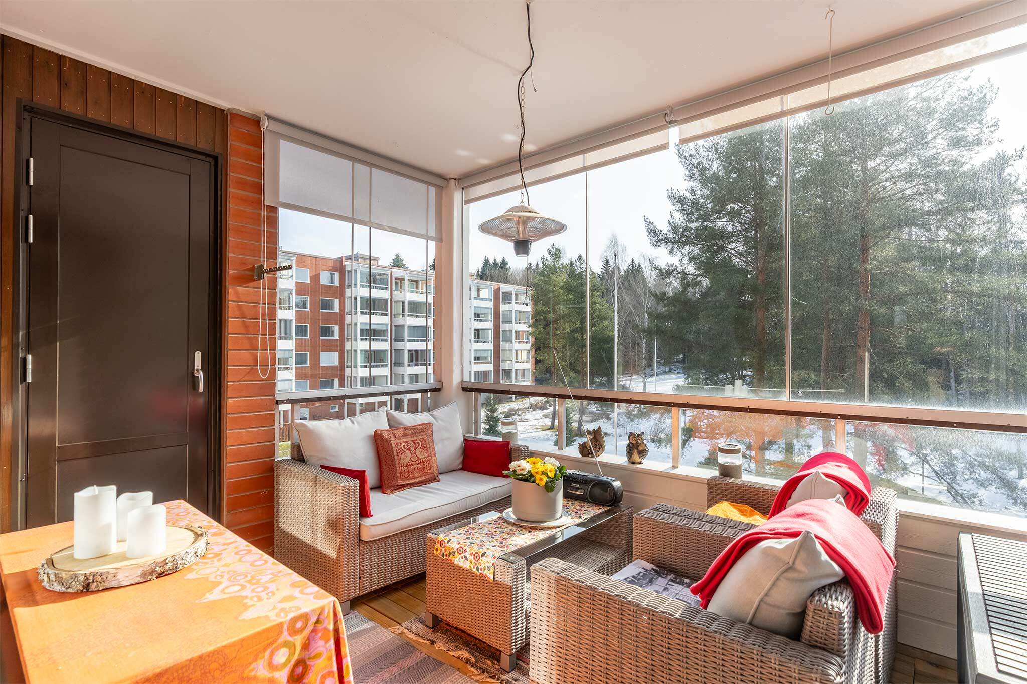 Lasitettu, tilava parveke