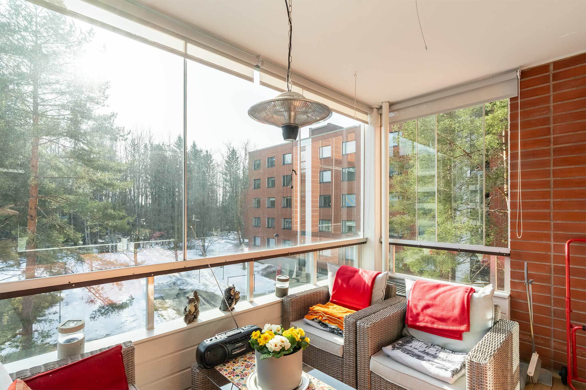 Lasitettu, tilava parveke