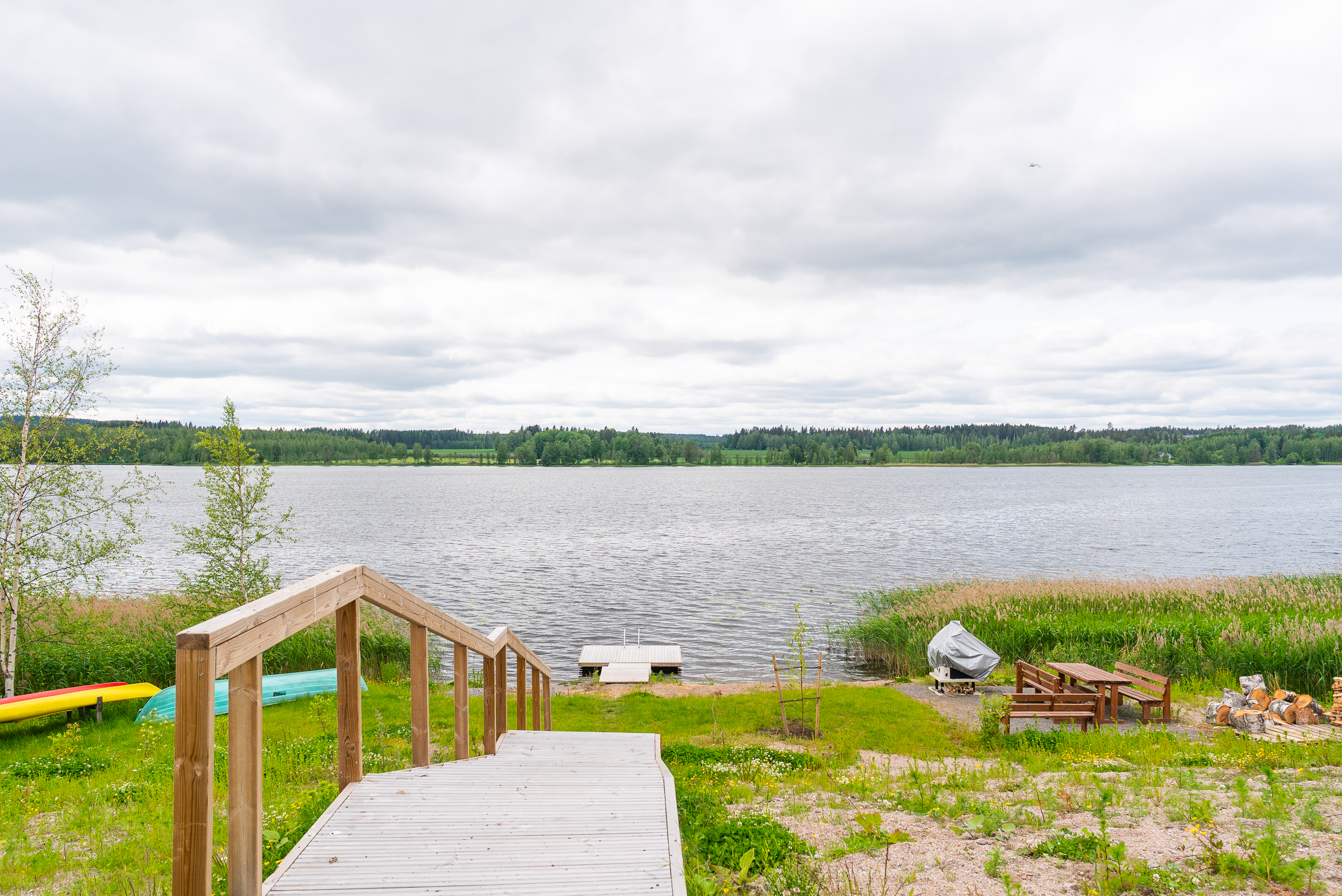 Taloyhtiön rantaa