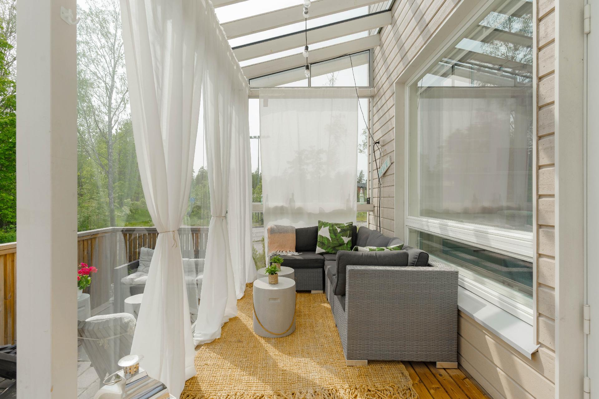 Terassi on kaksitasoinen