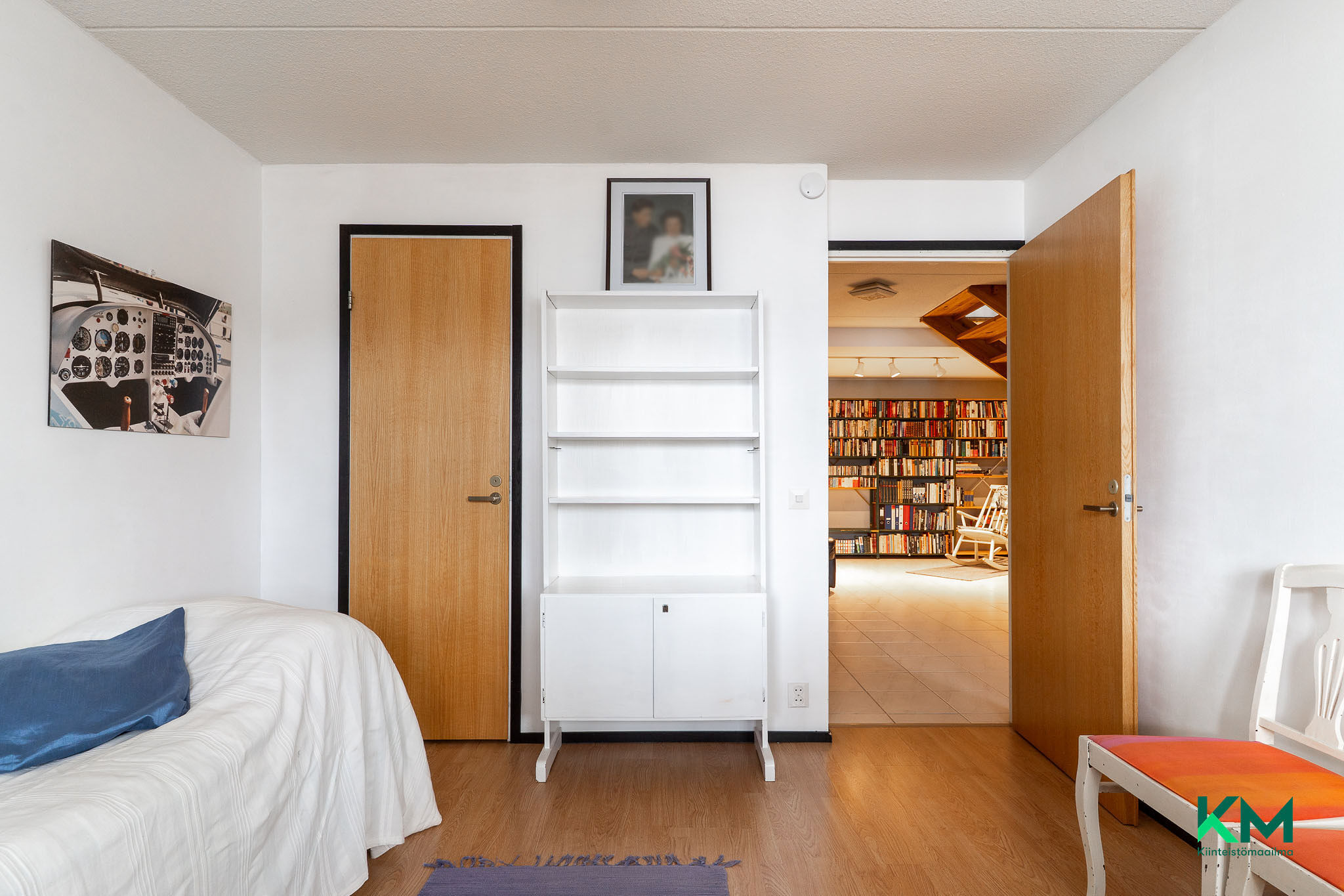 Alakerran makuuhuoneesta