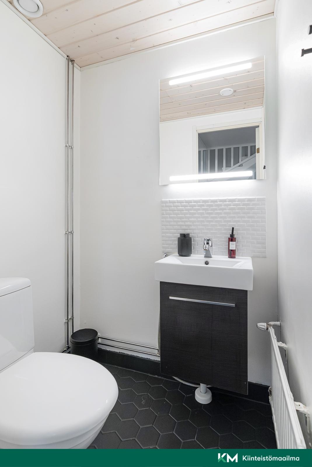 Remontoitu alakerran wc