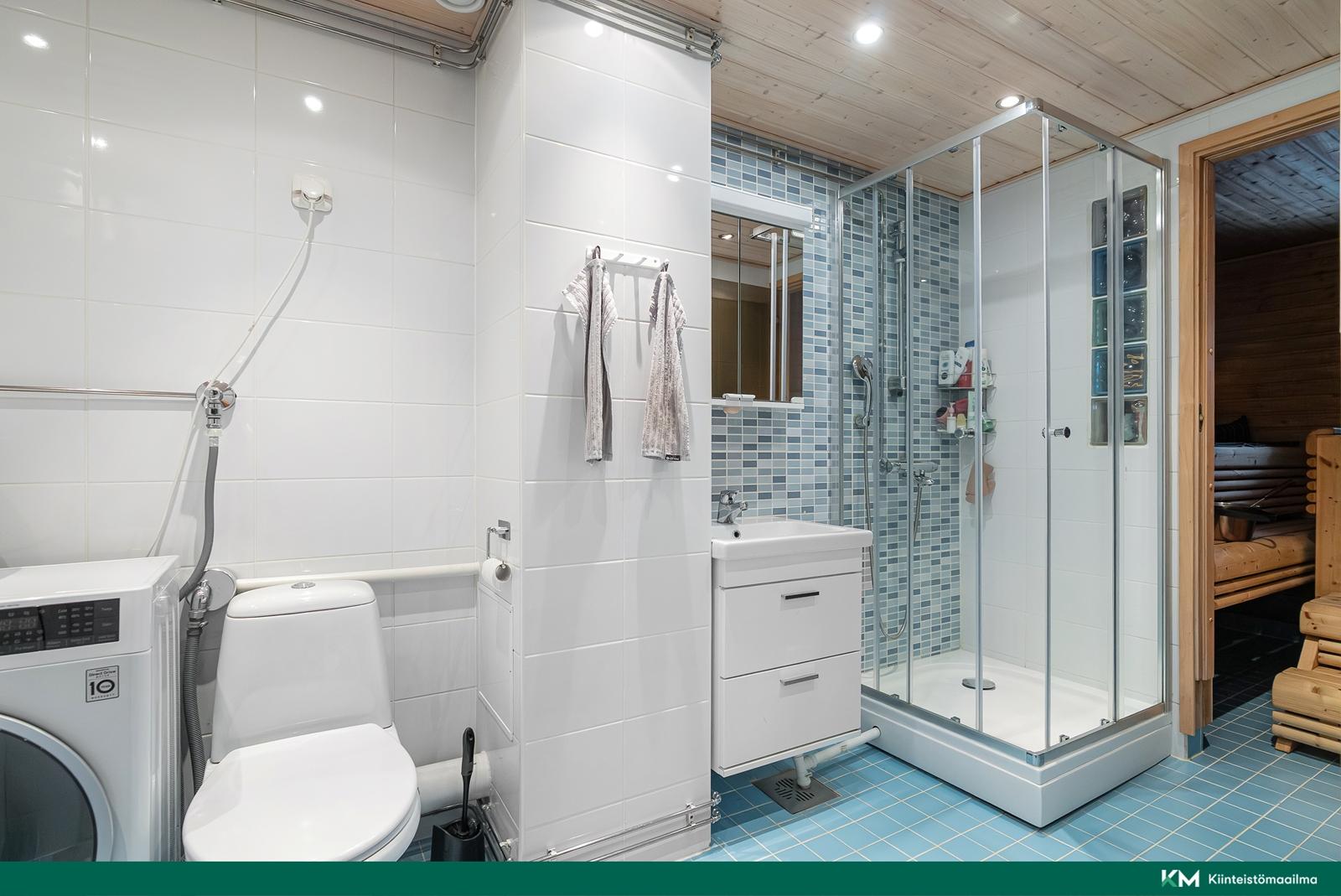 Remontoitu kylpyhuone