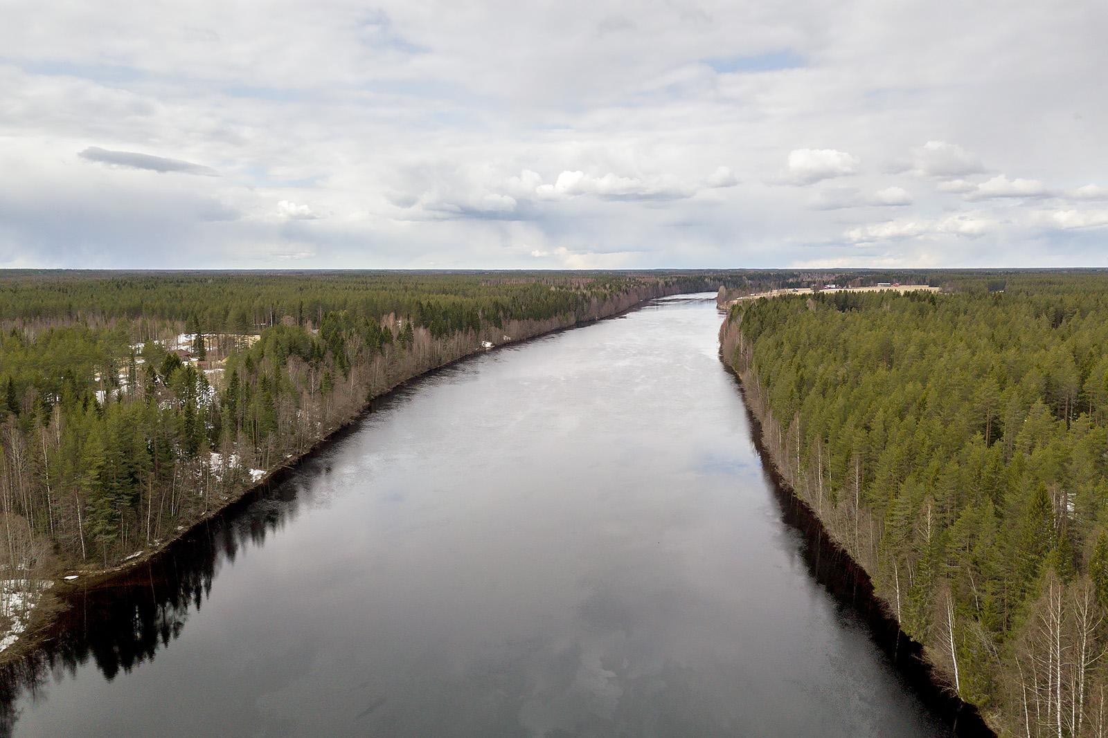 Oulujokimaisemissa voit kalastella ja mennä kanootilla