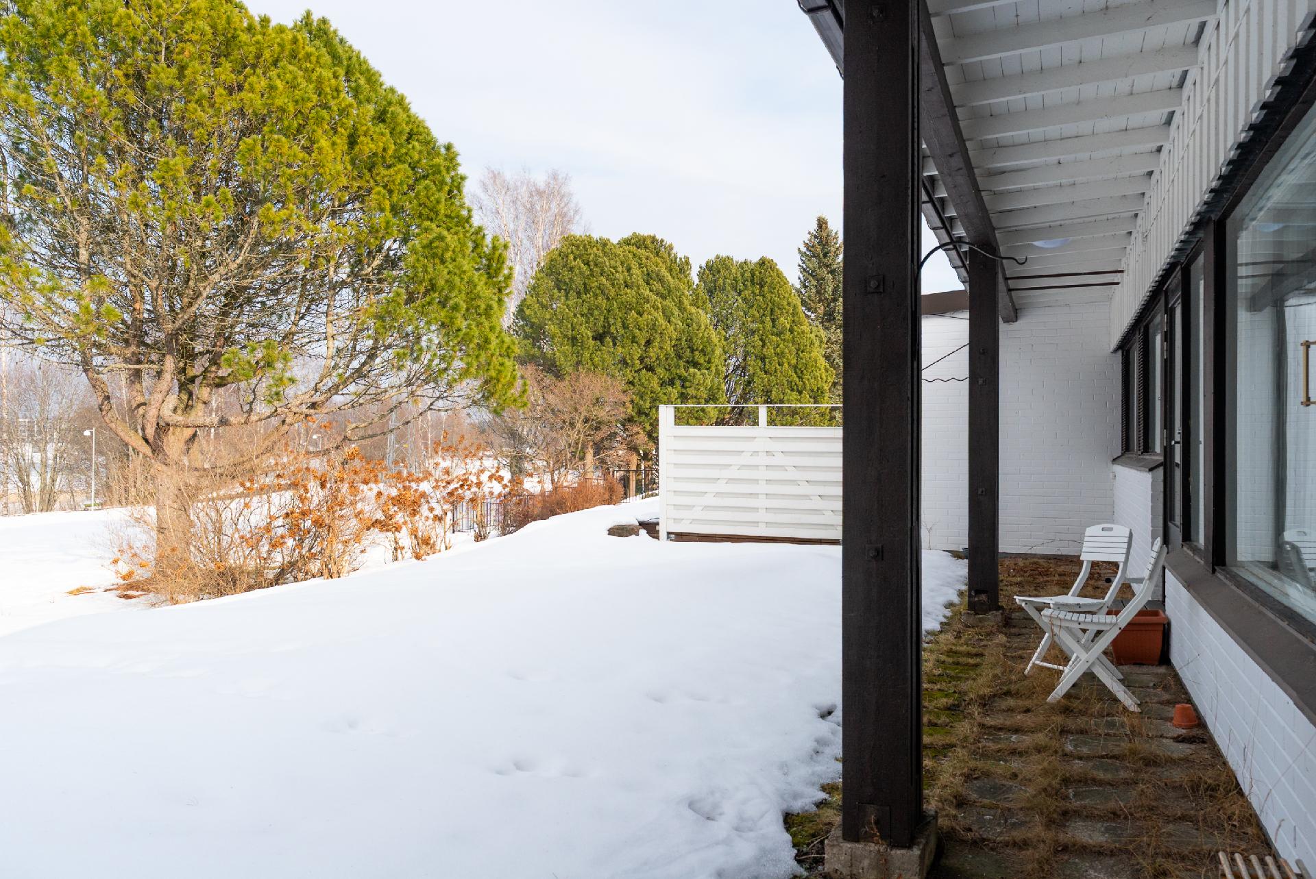 Terassi (järven puoli)