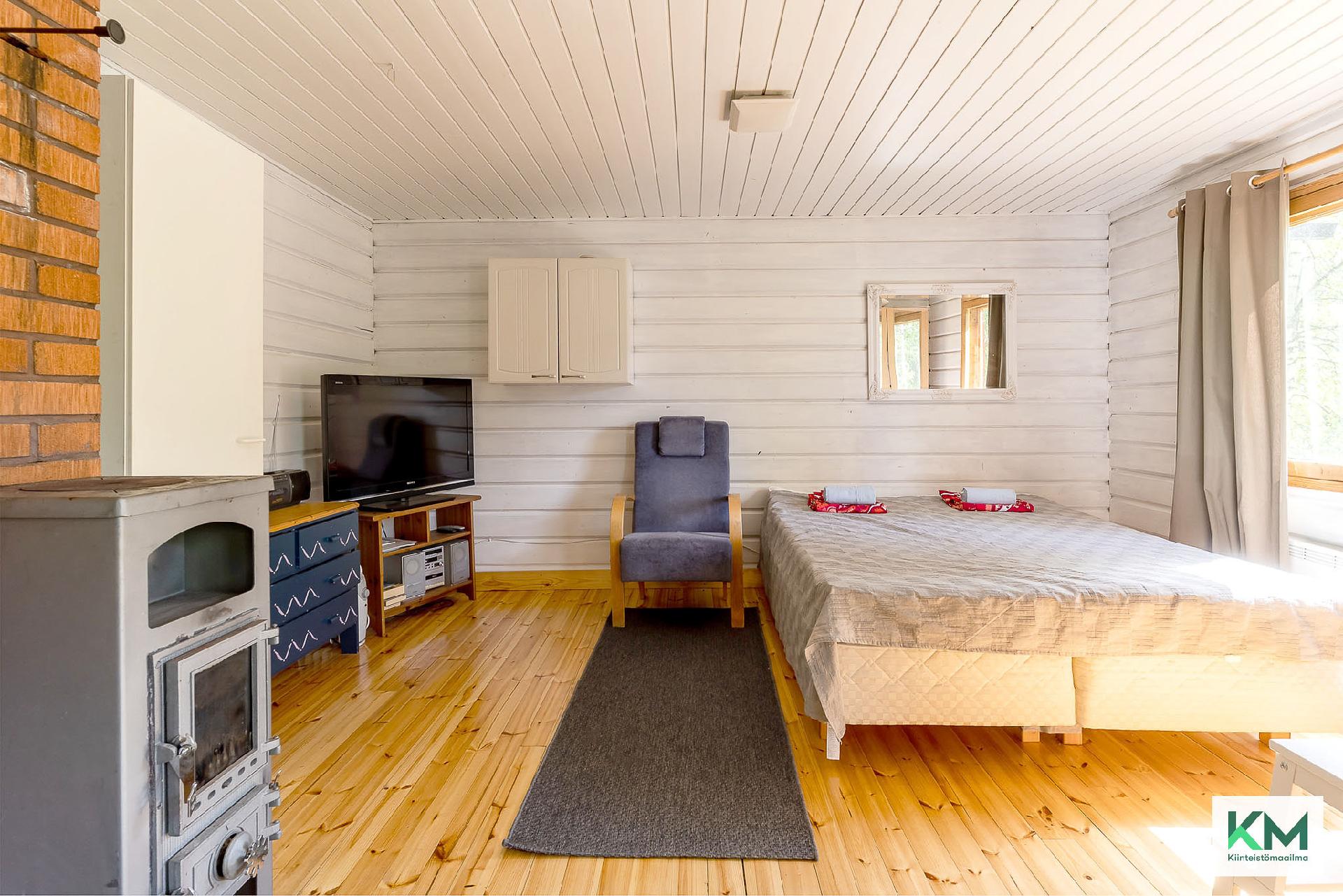 "Vanha" mökki sisältä.