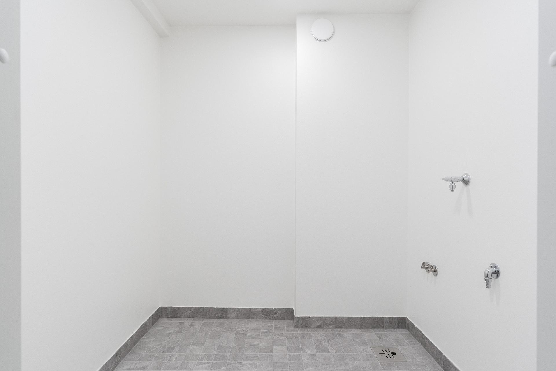 Kodinhoitotila valmiina kalustettavaksi.