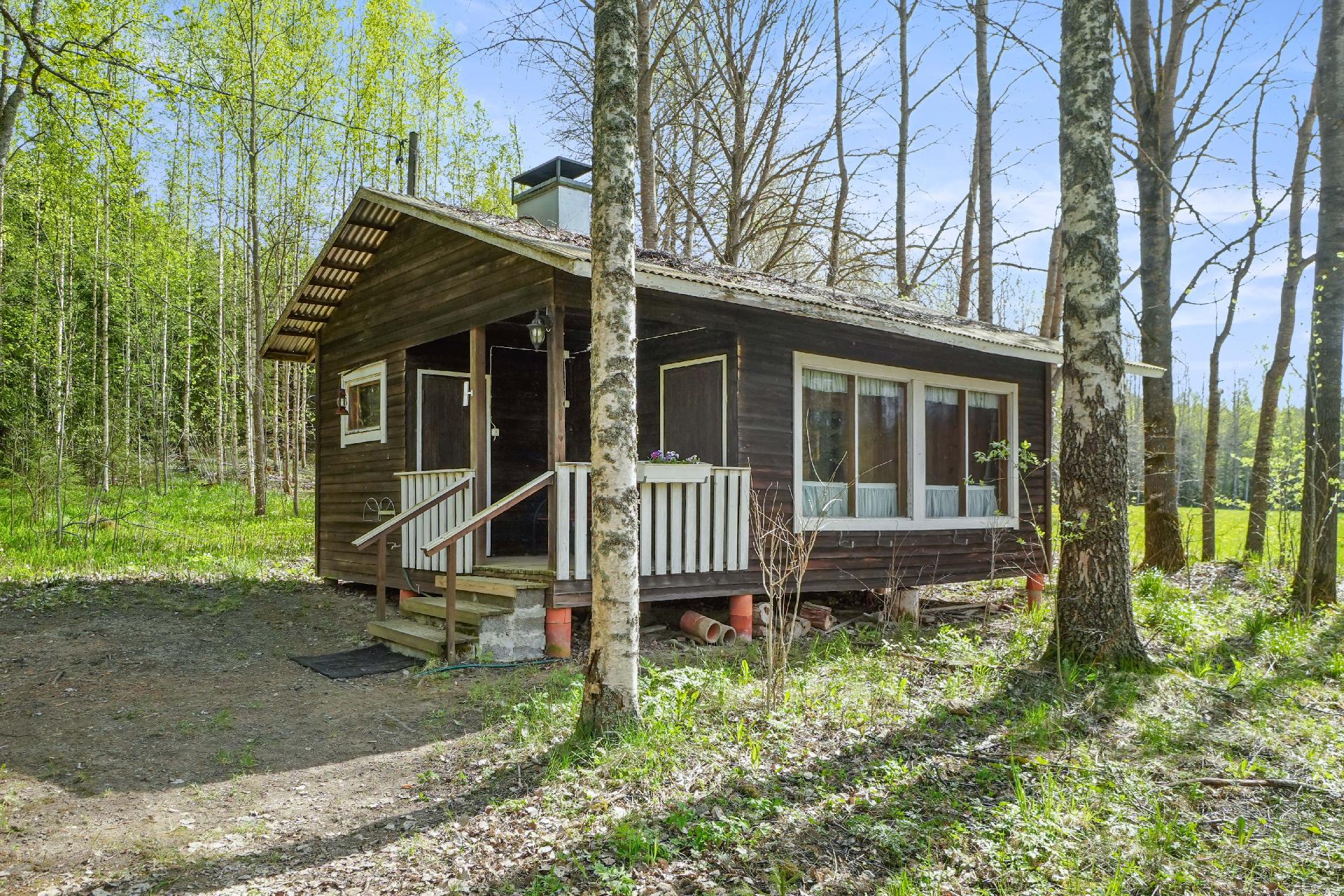 Mökki valmistui 1980-luvun alussa