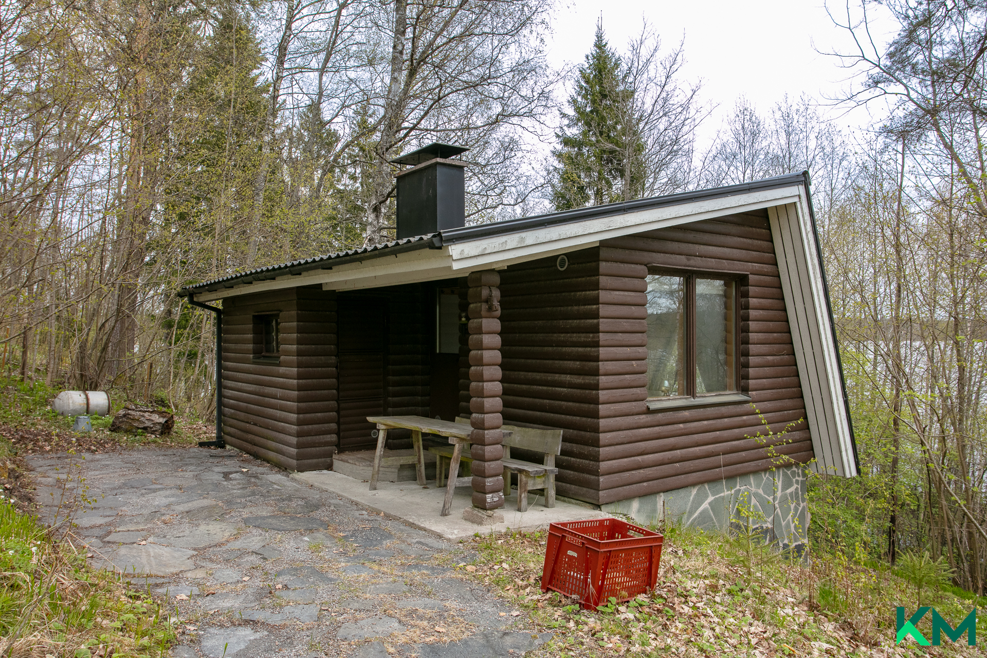erillinen saunarakennus
