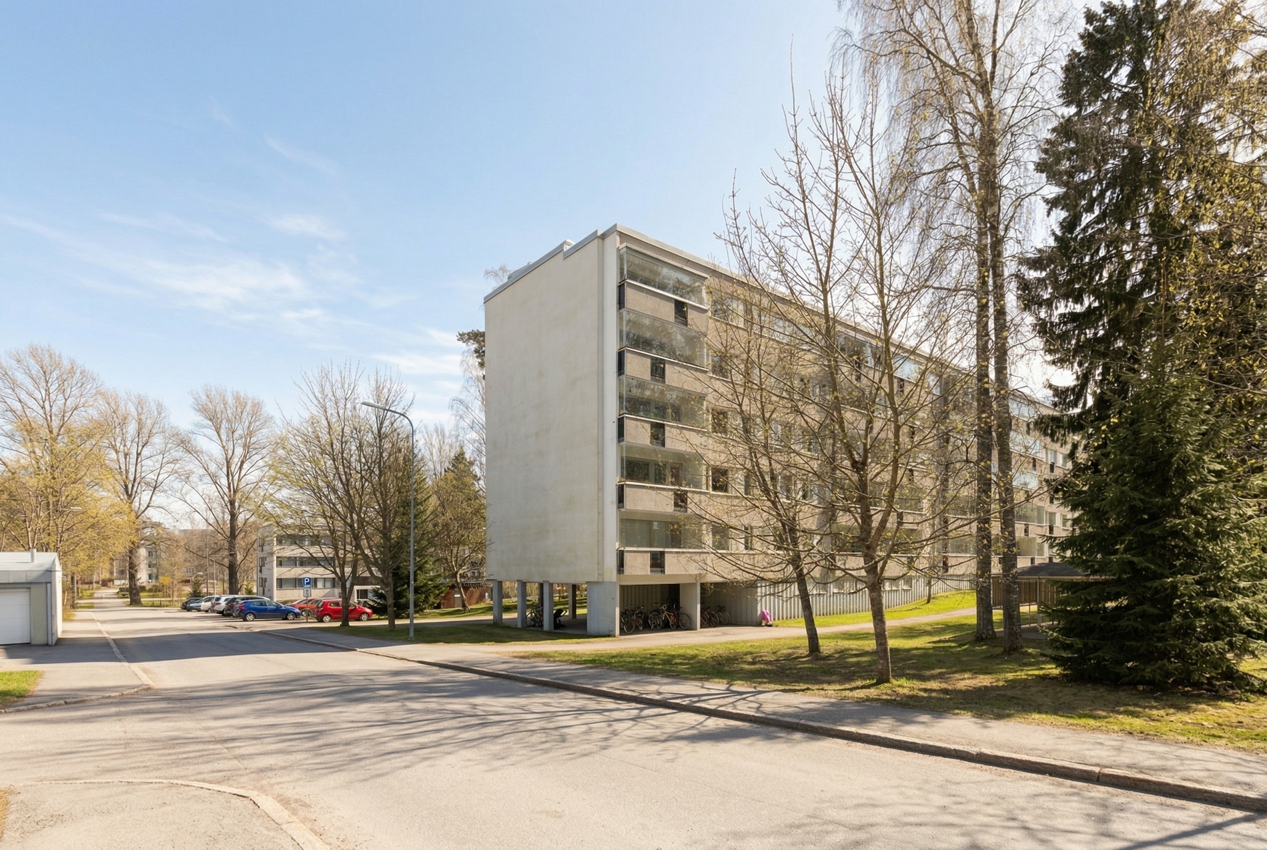 Taloyhtiön pihaa