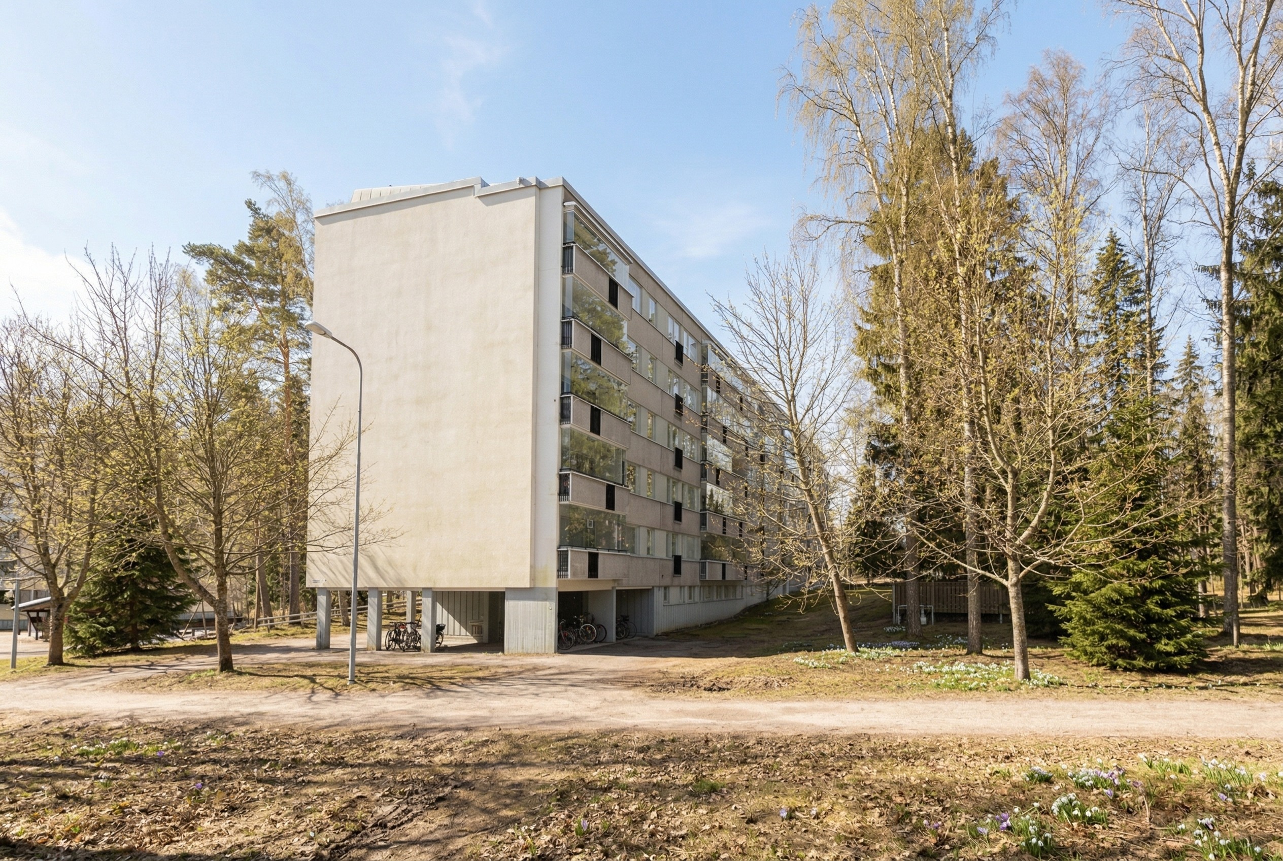 Taloyhtiön pihaa