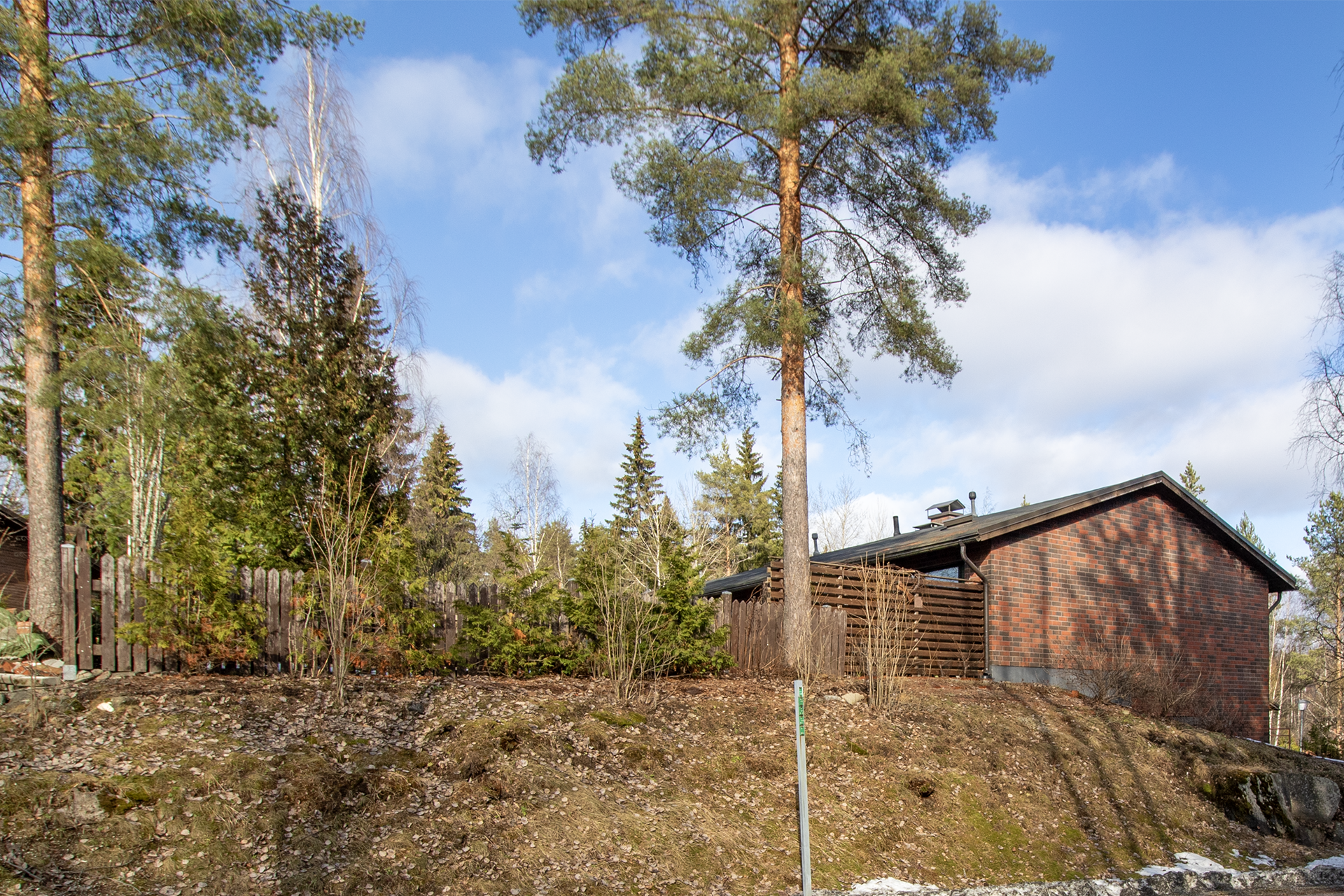 Takapihalla saa olla katseilta suojassa!