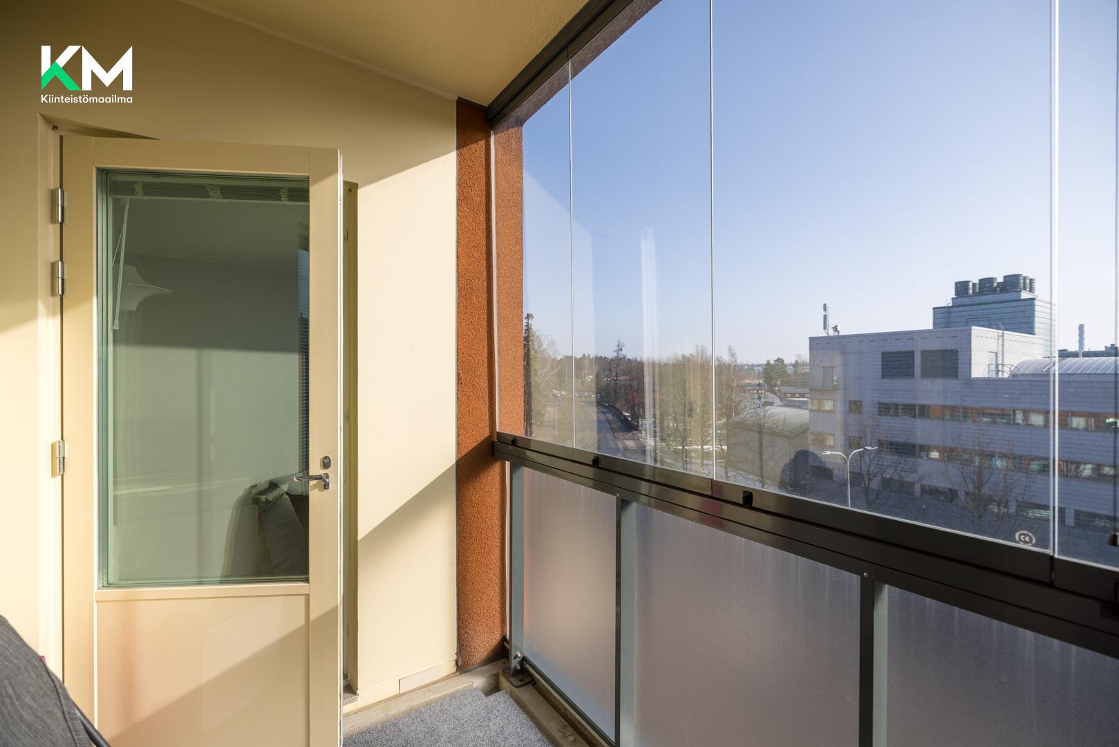 Ylimmän kerroksen avaraa näkymää