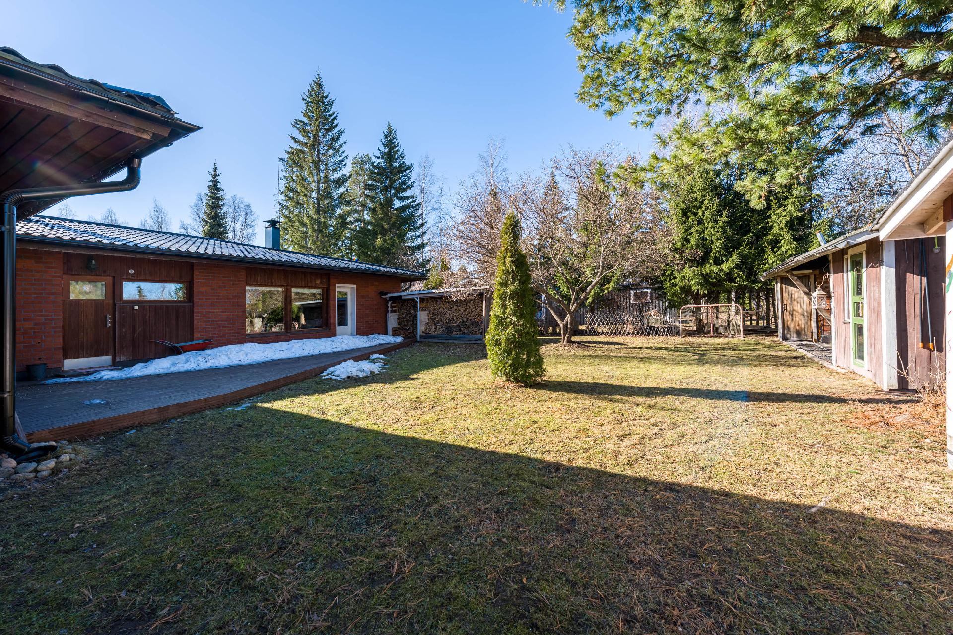 Koulutie 21, Rautalampi