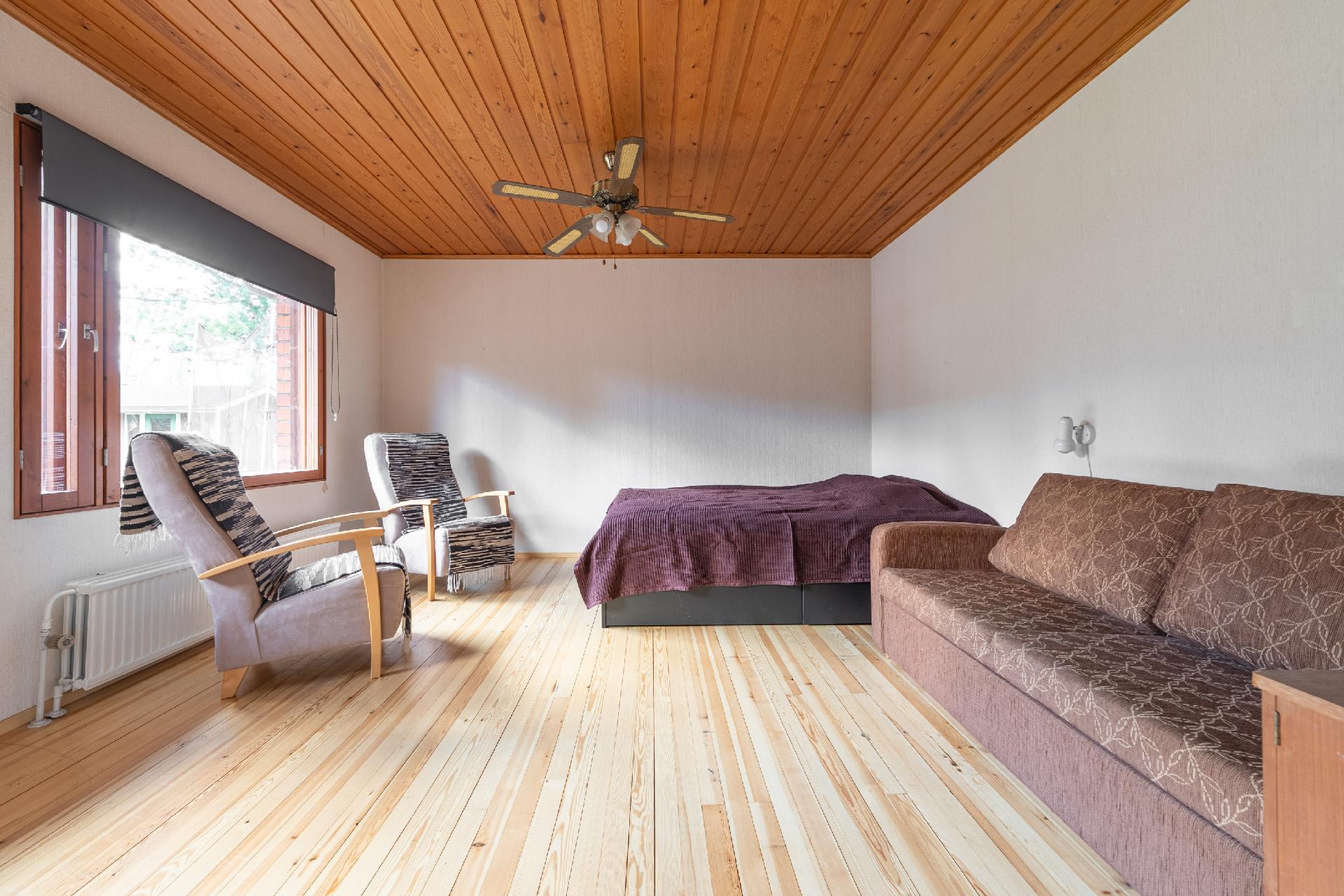 Erillisen asunnon huone