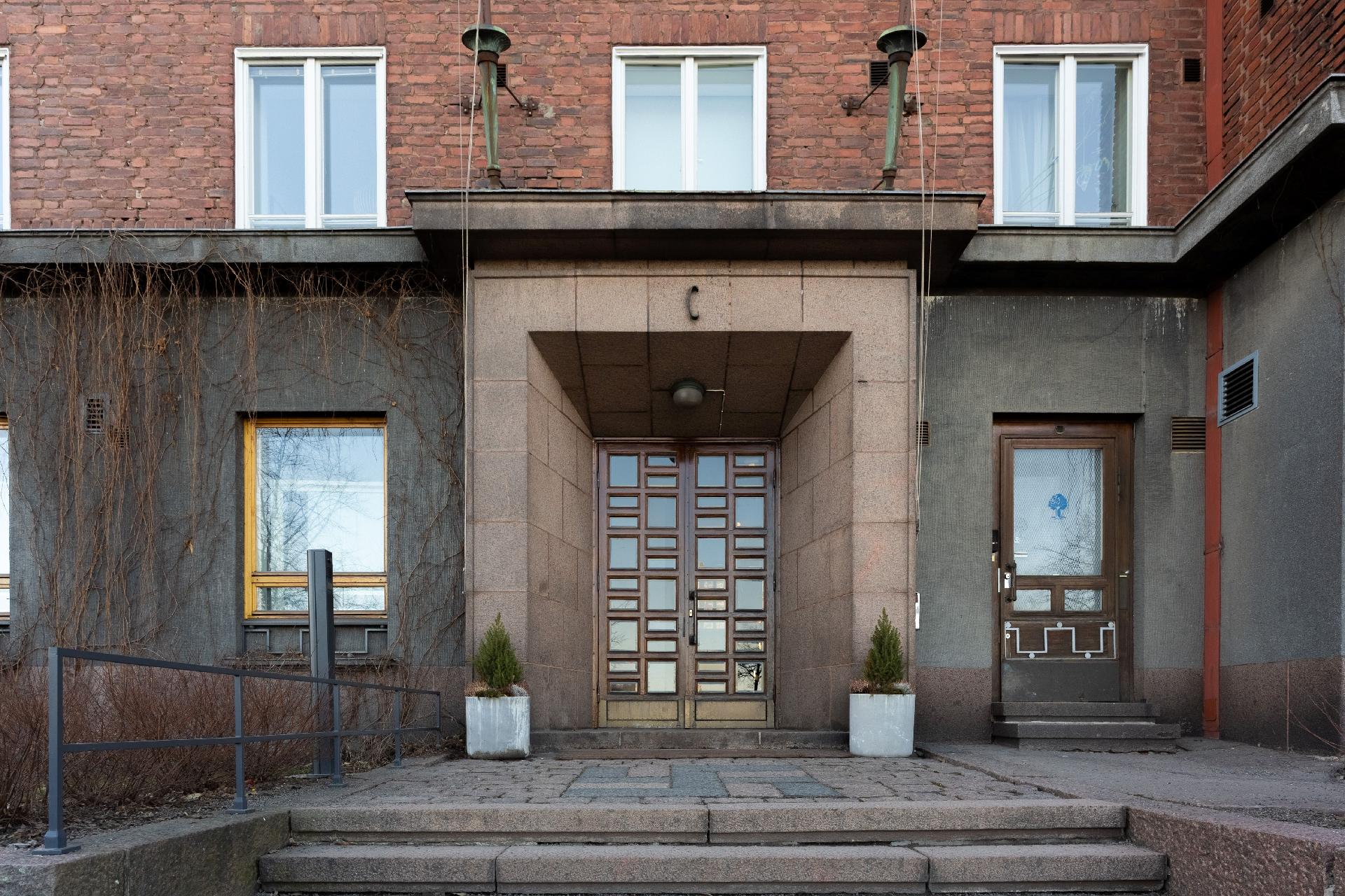 Sisäänkäynti Pohjoisrannan puolelta.