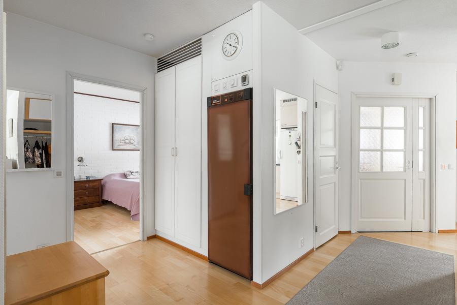 ETEISAULAA JA ILMALÄMMITYSLAITE