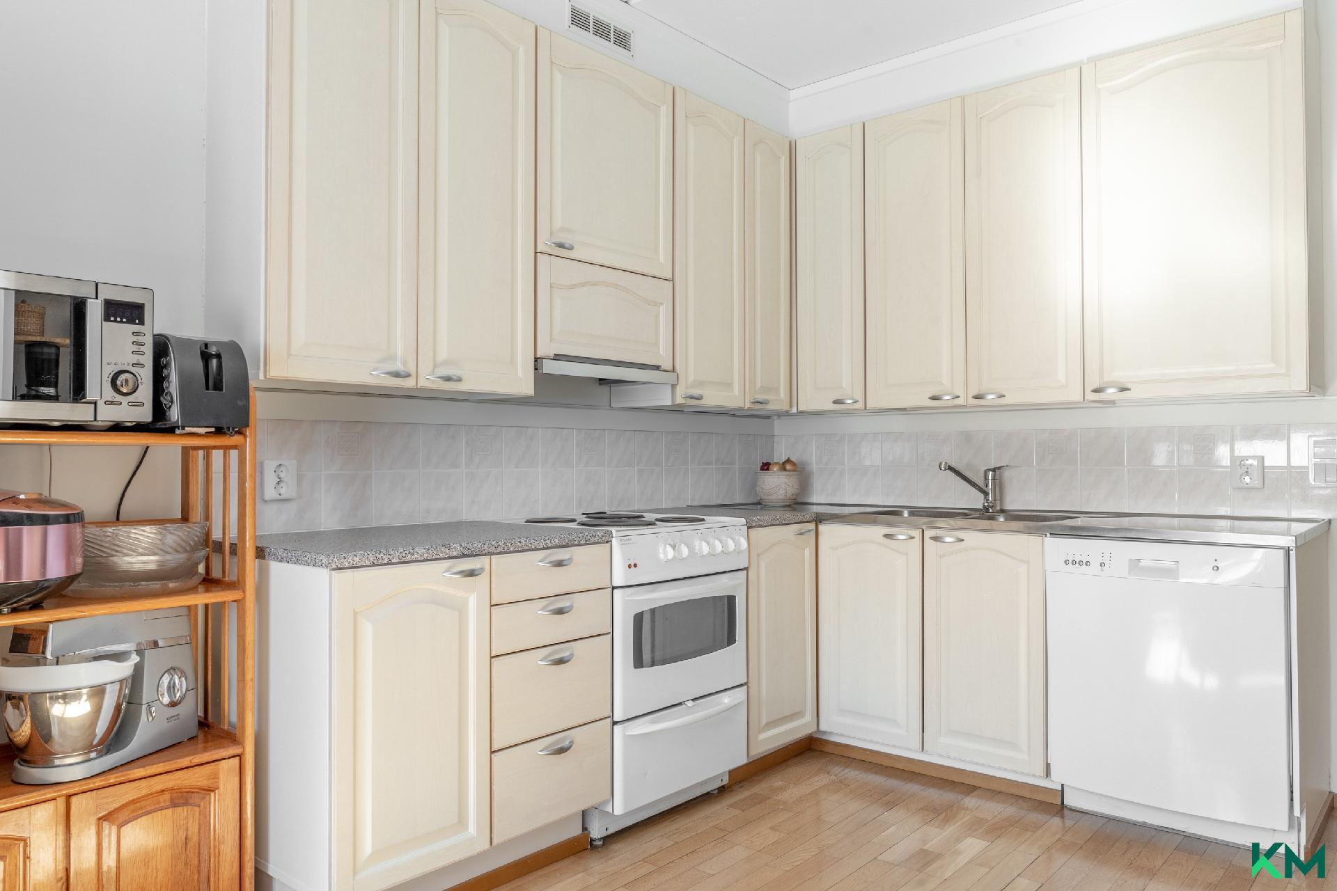 Karhusuontie 6, Pukinmäki, Helsinki