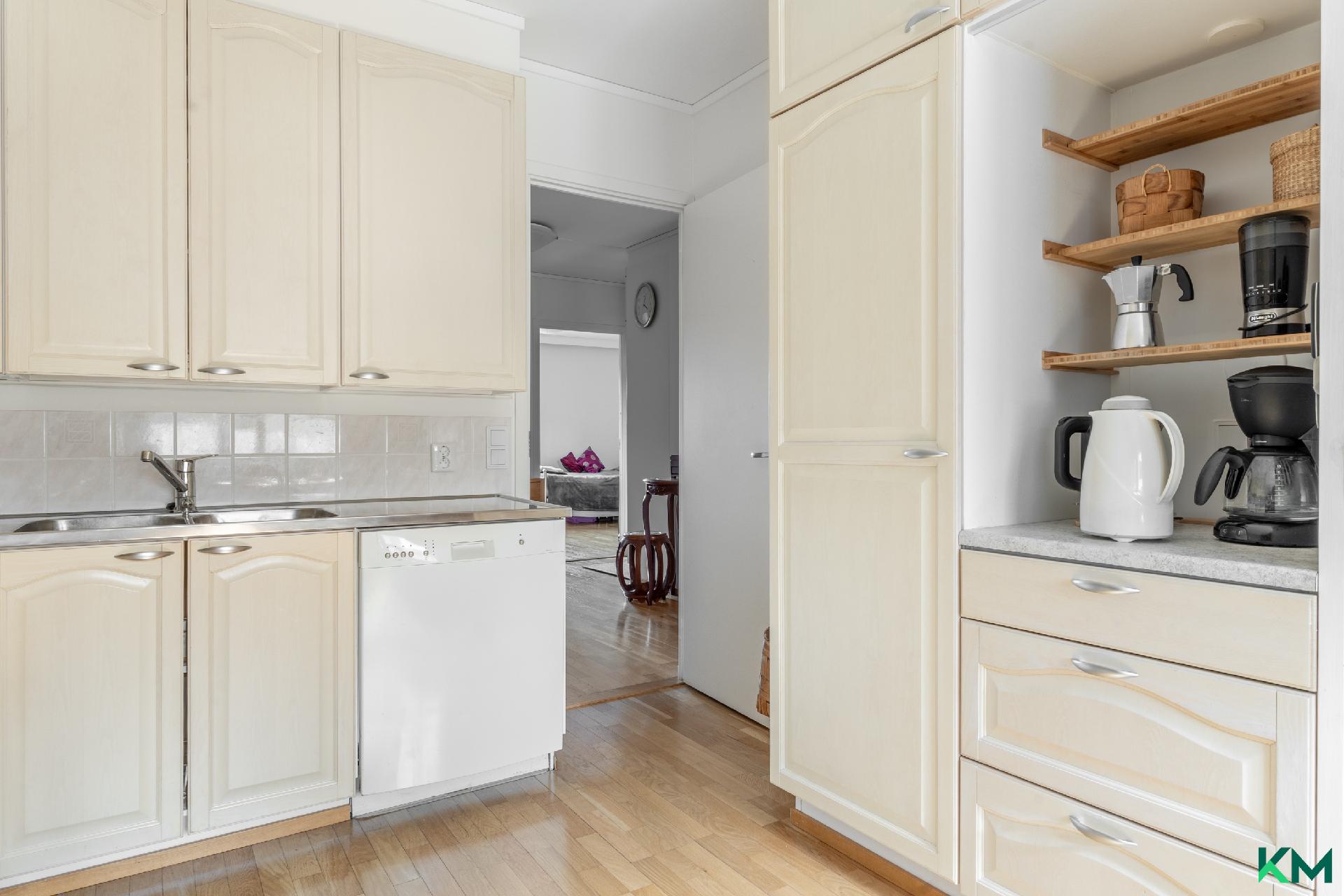 Karhusuontie 6, Pukinmäki, Helsinki