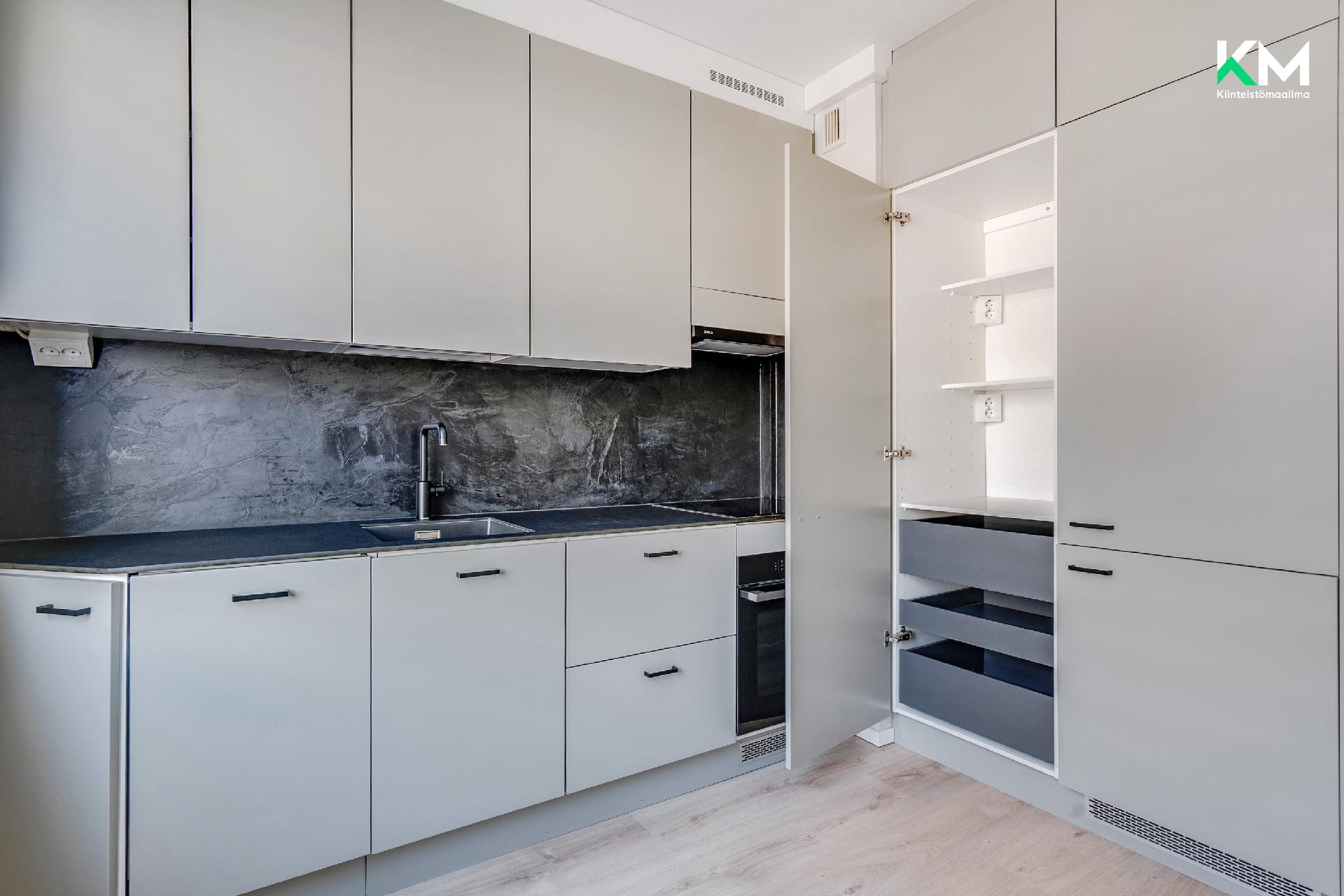 Itäinen Rantakatu 48-50, Martti, Turku