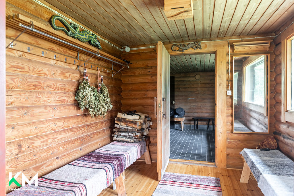 Saunarak. pukuhuone