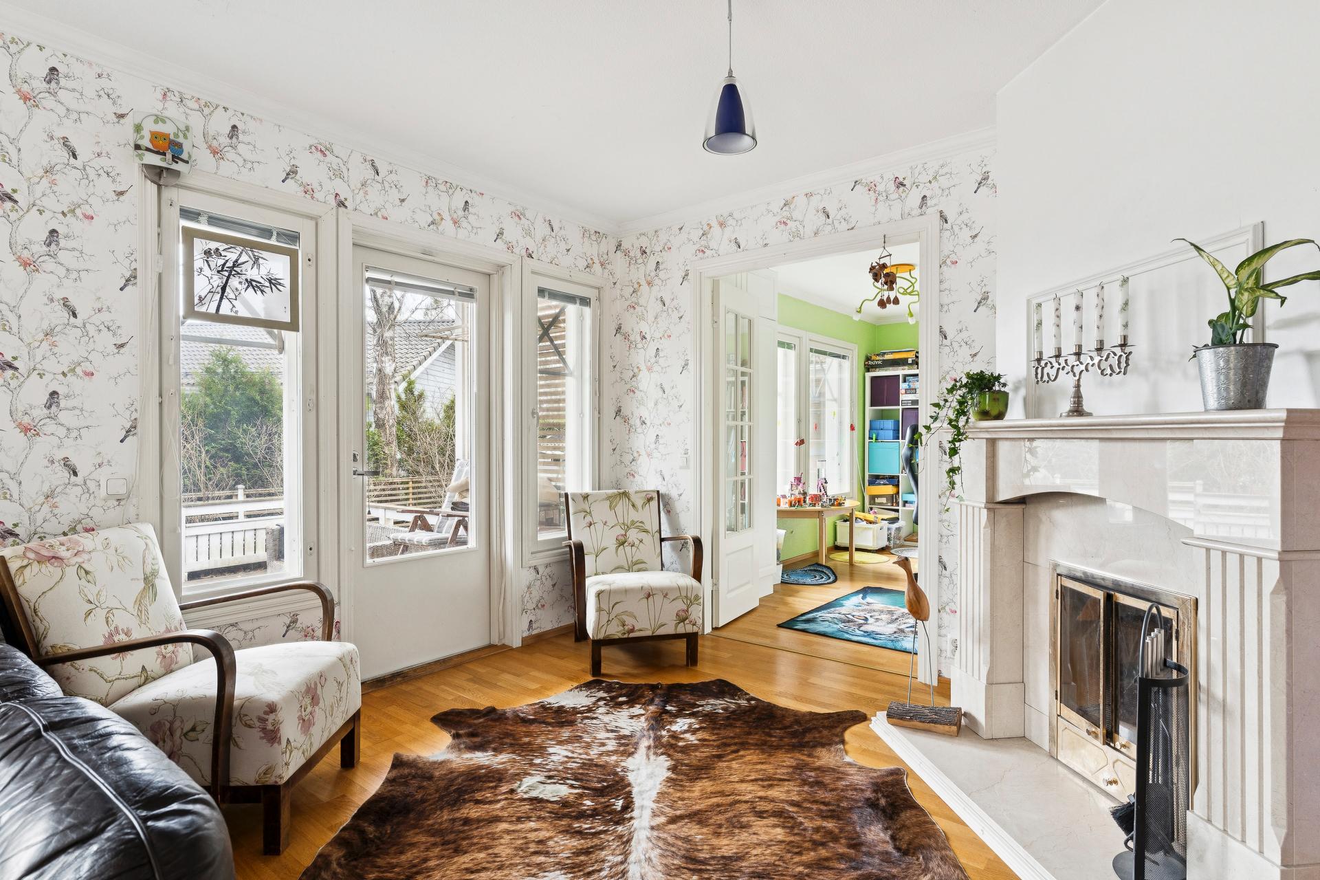 Olohuone käynti terassille