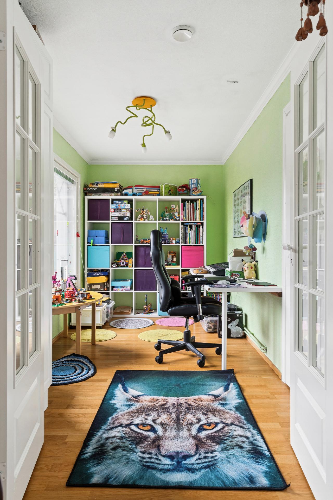 Ak työhuone-makuuhuone