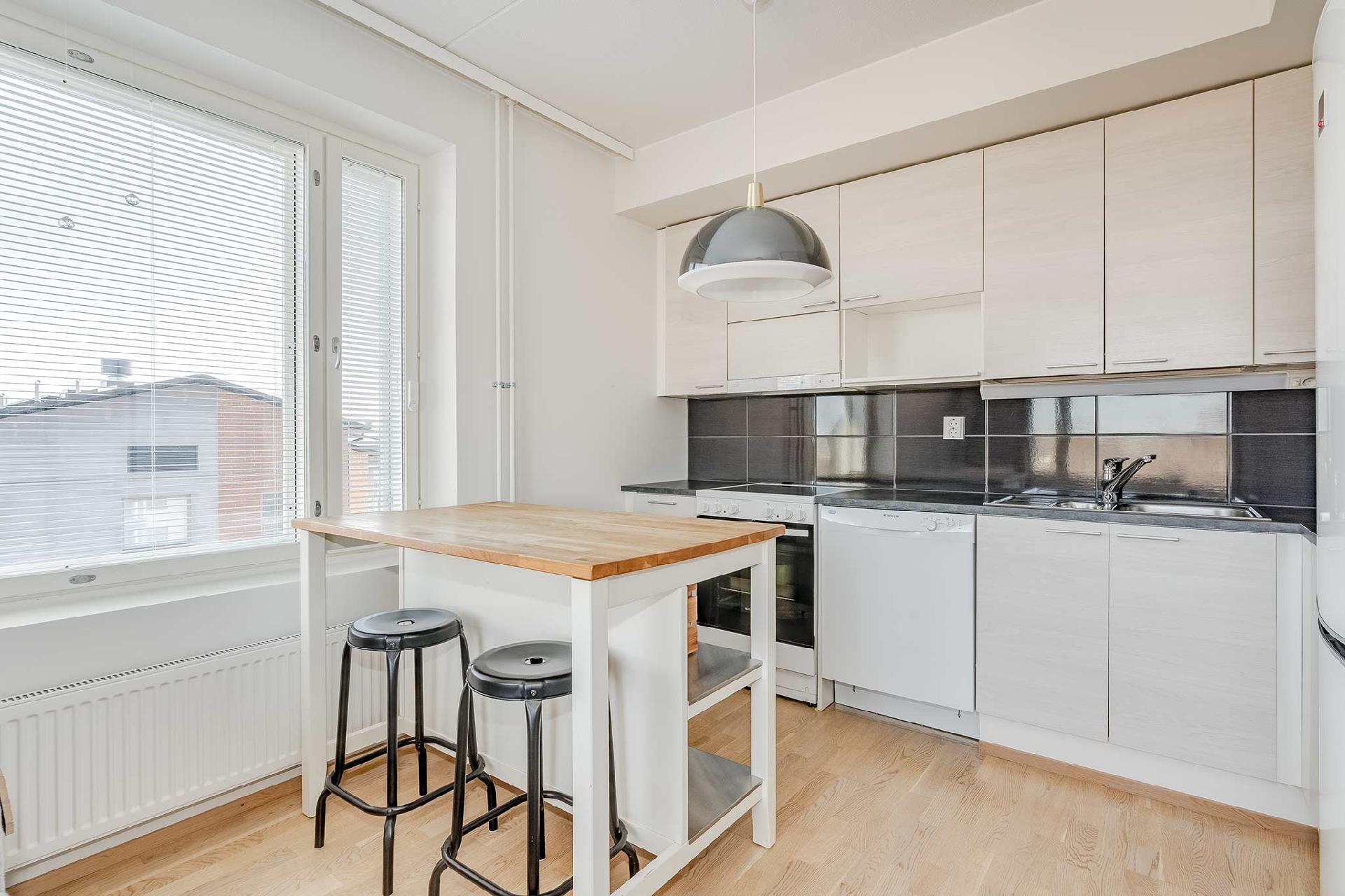 Hopeakanavankatu 9, Sulkola, Lempäälä