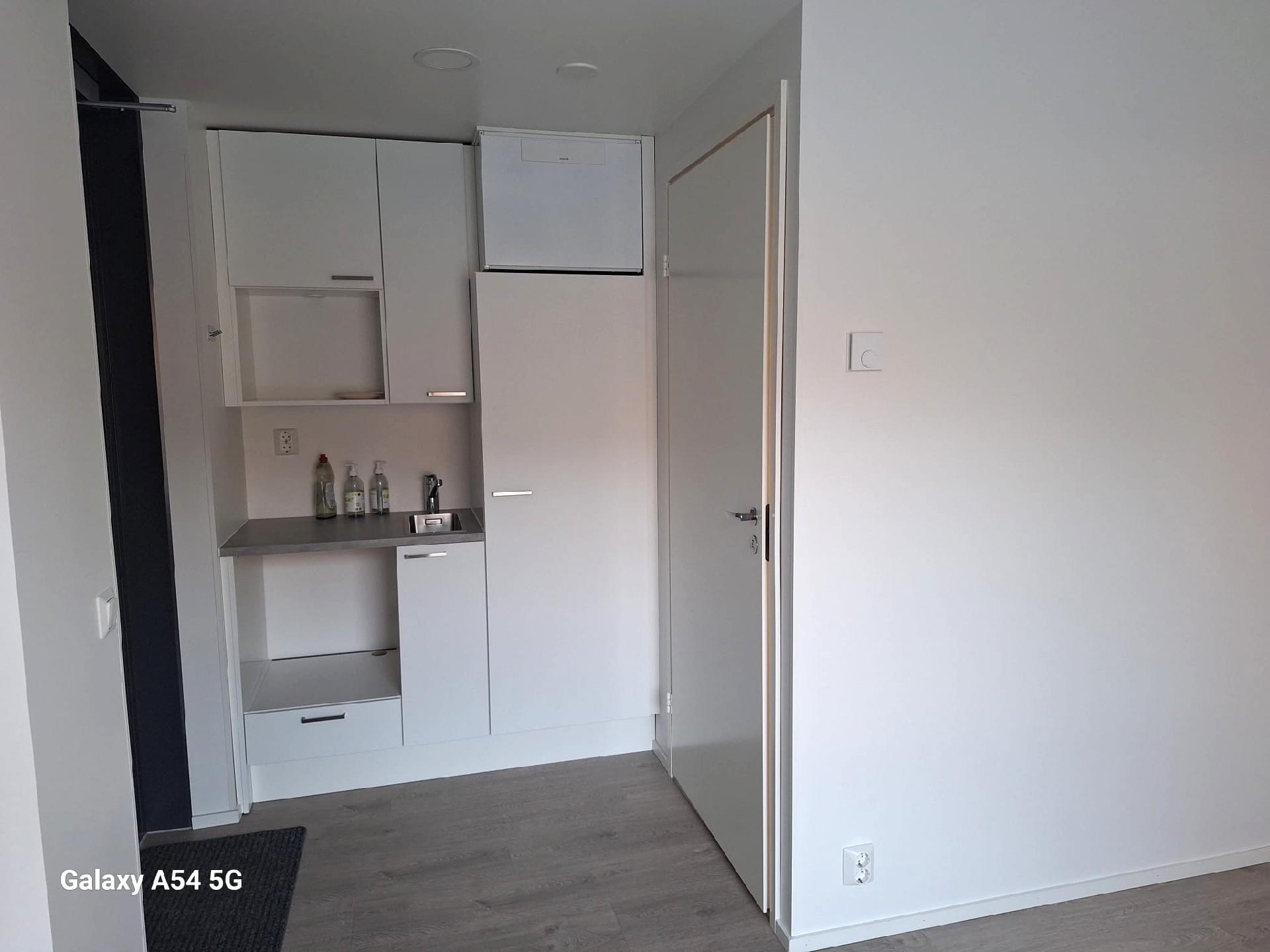 Taloyhtiön sauna-osaston keittiö