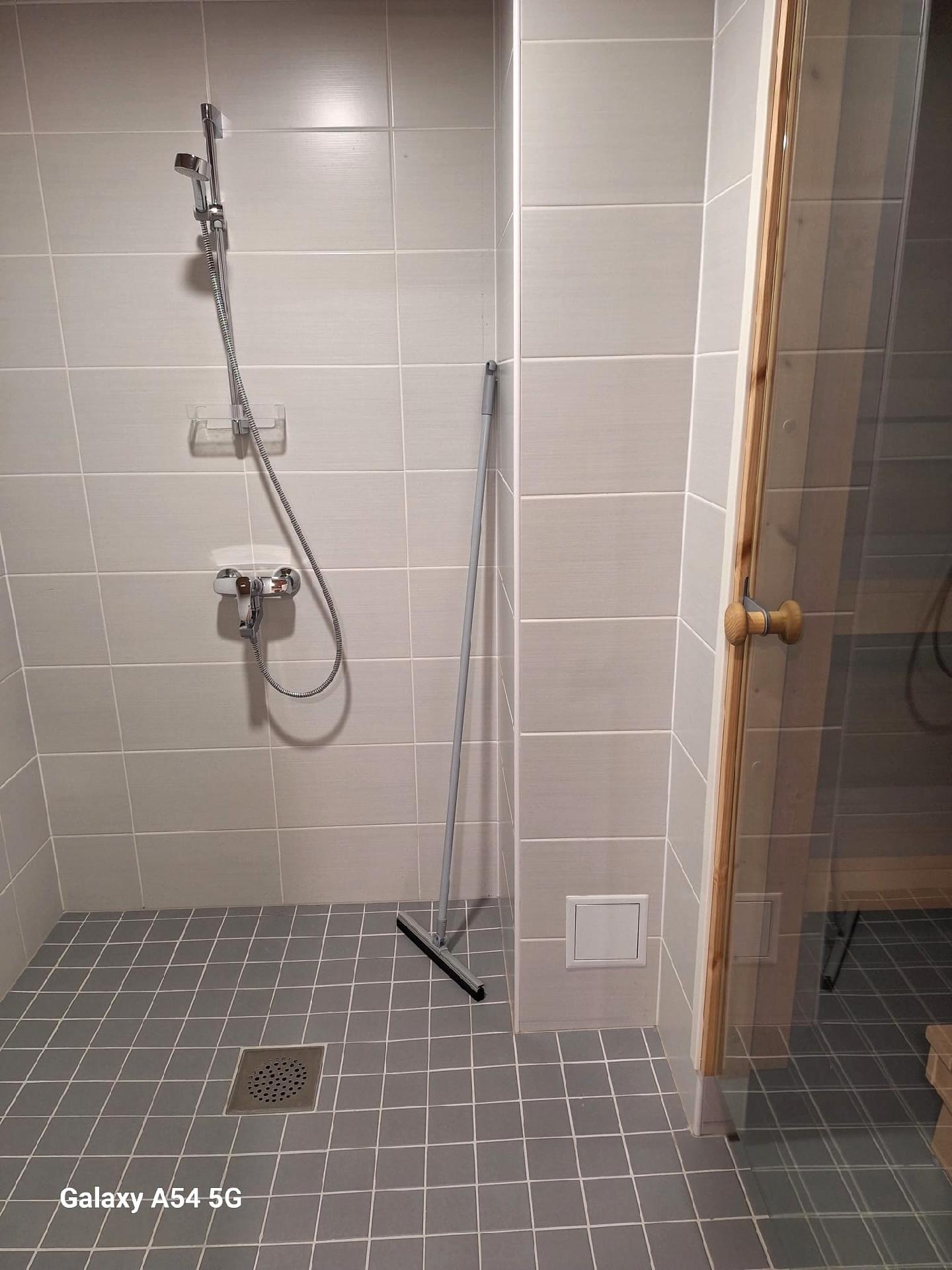 Taloyhtiön saunan pesuhuone