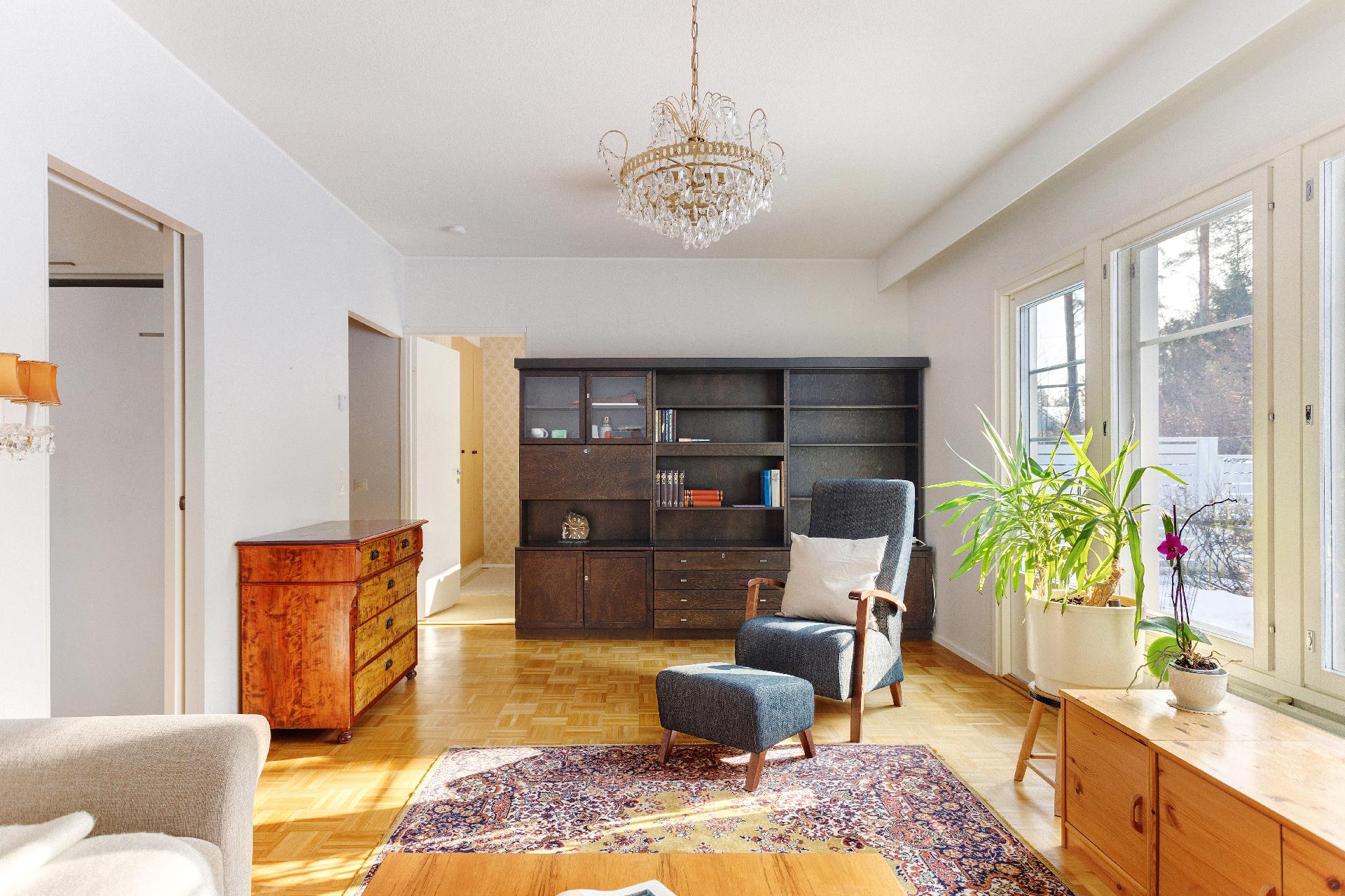 Esikoisentie 8, Maununneva, Helsinki