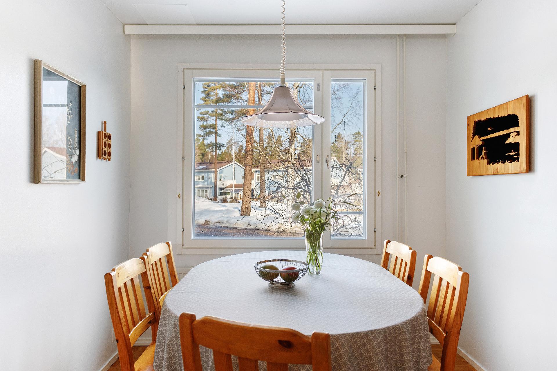 Esikoisentie 8, Maununneva, Helsinki