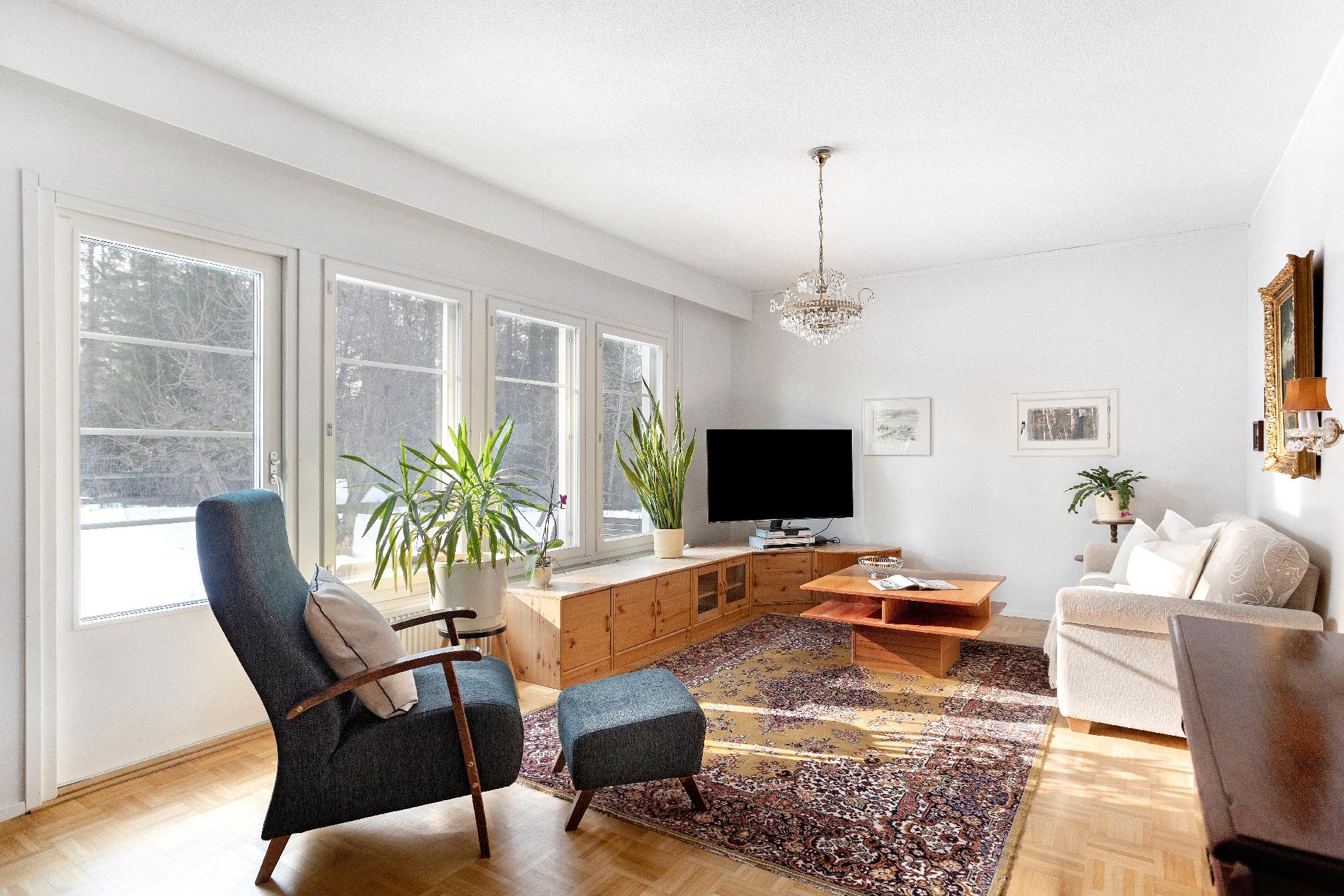 Esikoisentie 8, Maununneva, Helsinki