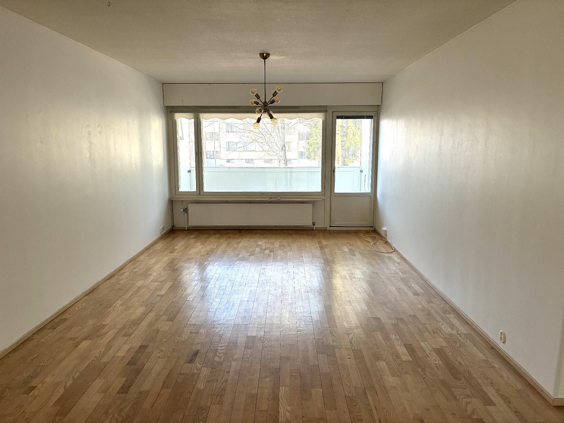 Olohuoneesta käynti parvekkeelle