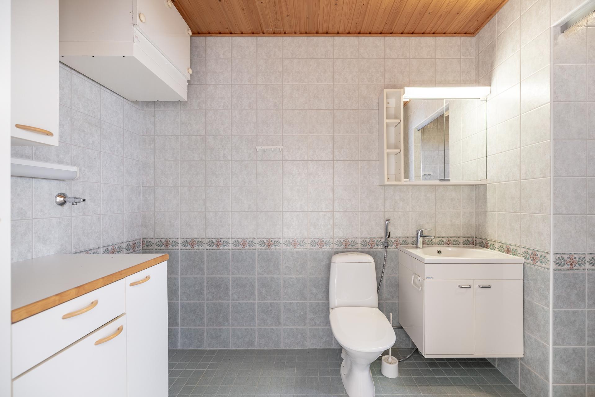 kylpyhuone/kodinhoitohuone