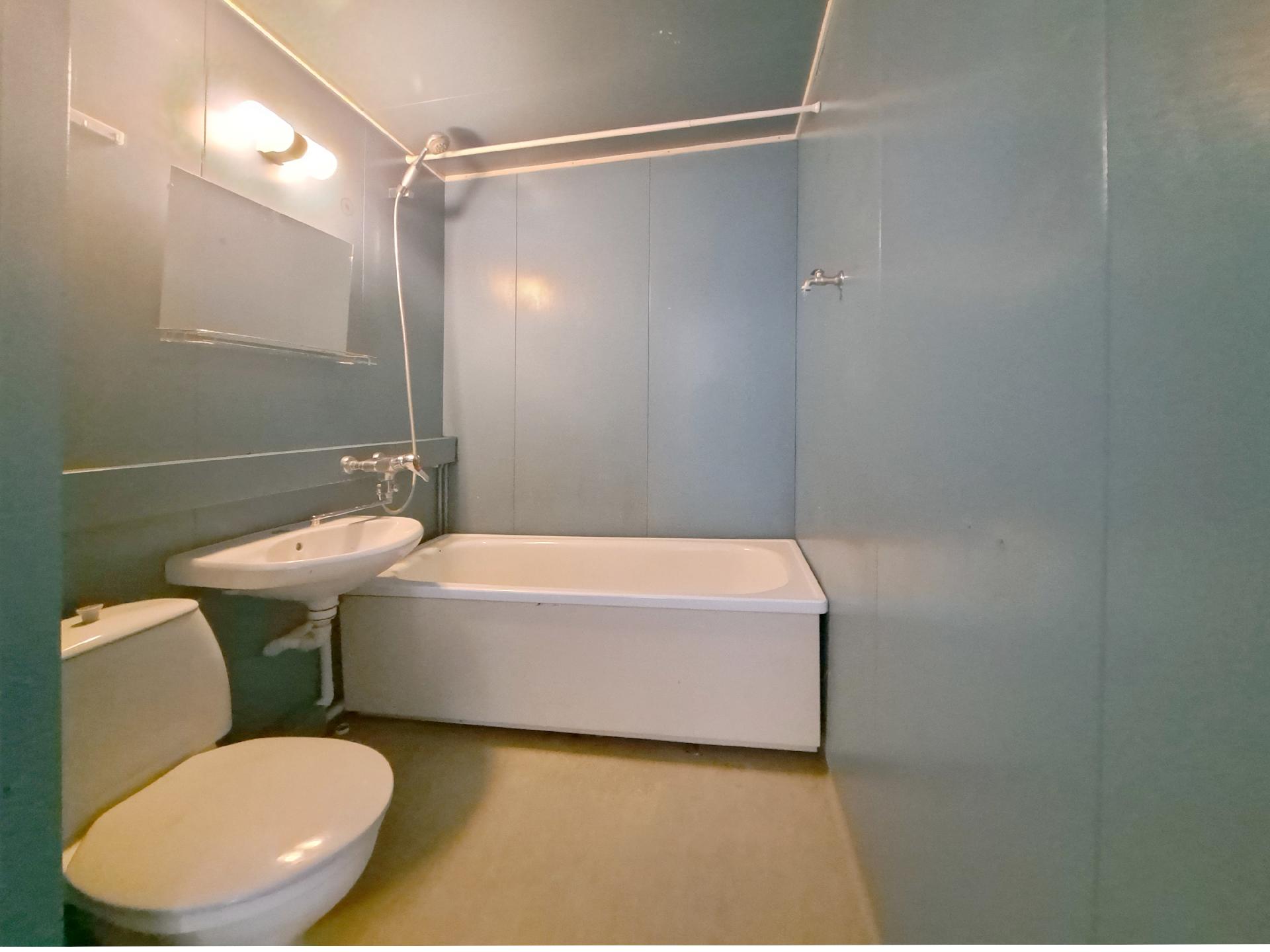 Kylpyhuone/wc:ssä amme