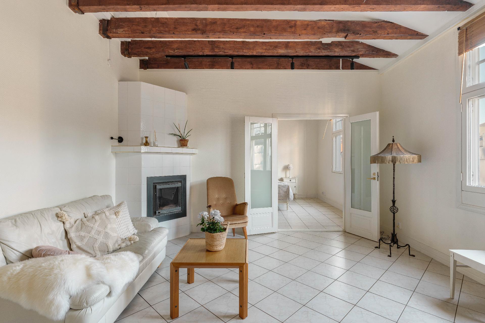 Iso Roobertinkatu 15, Punavuori, Helsinki